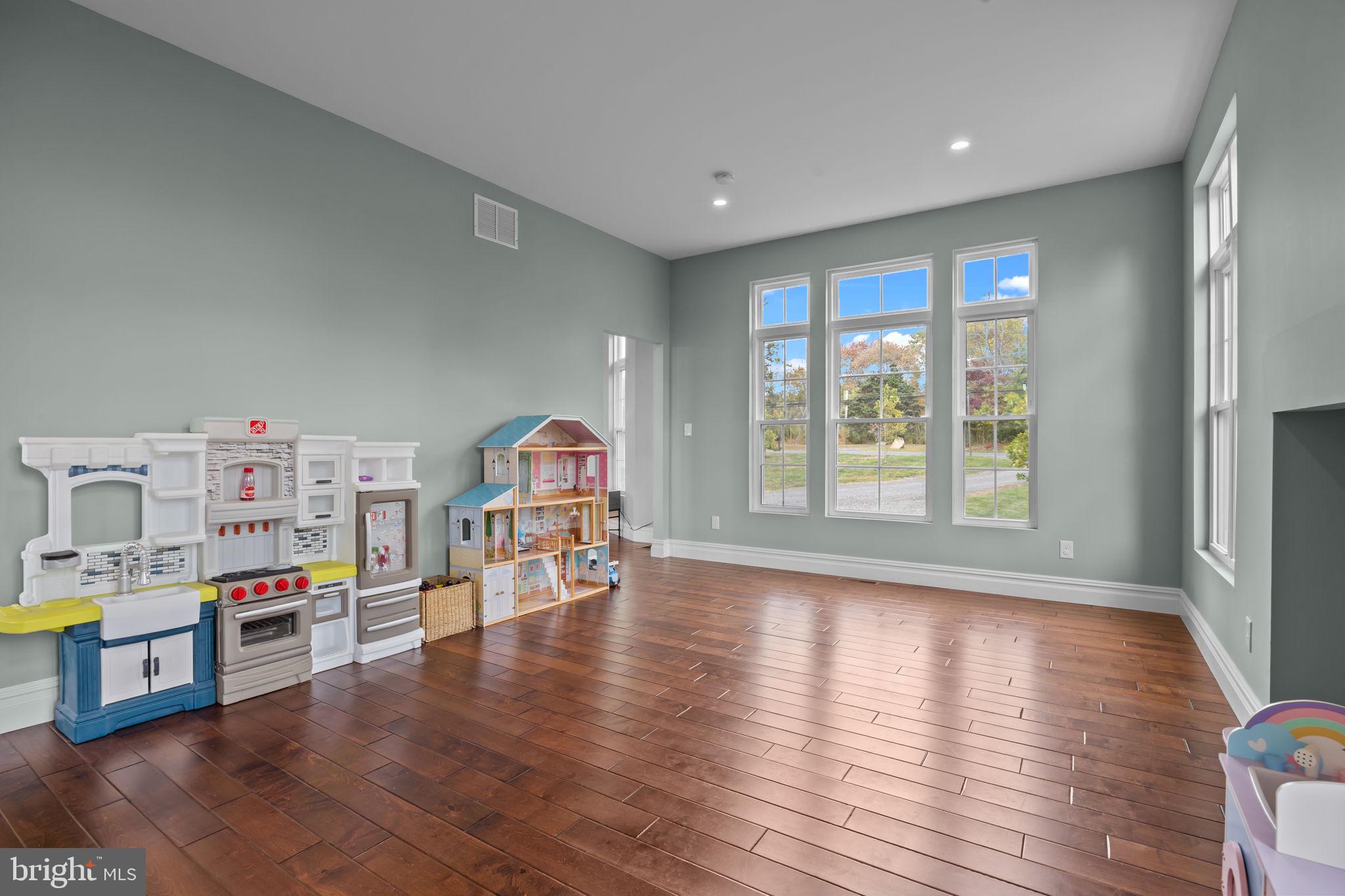 PINEVILLE - Residential