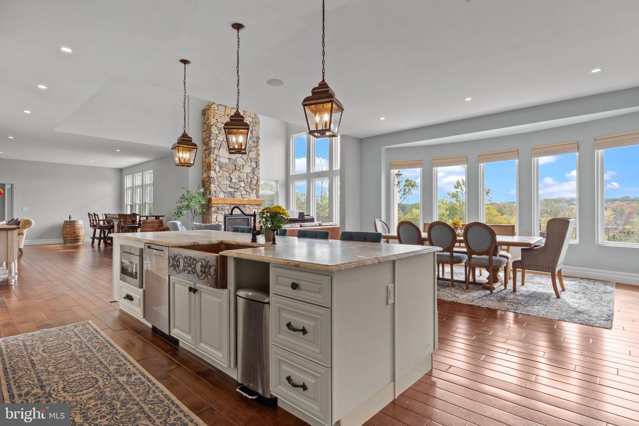 PINEVILLE - Residential