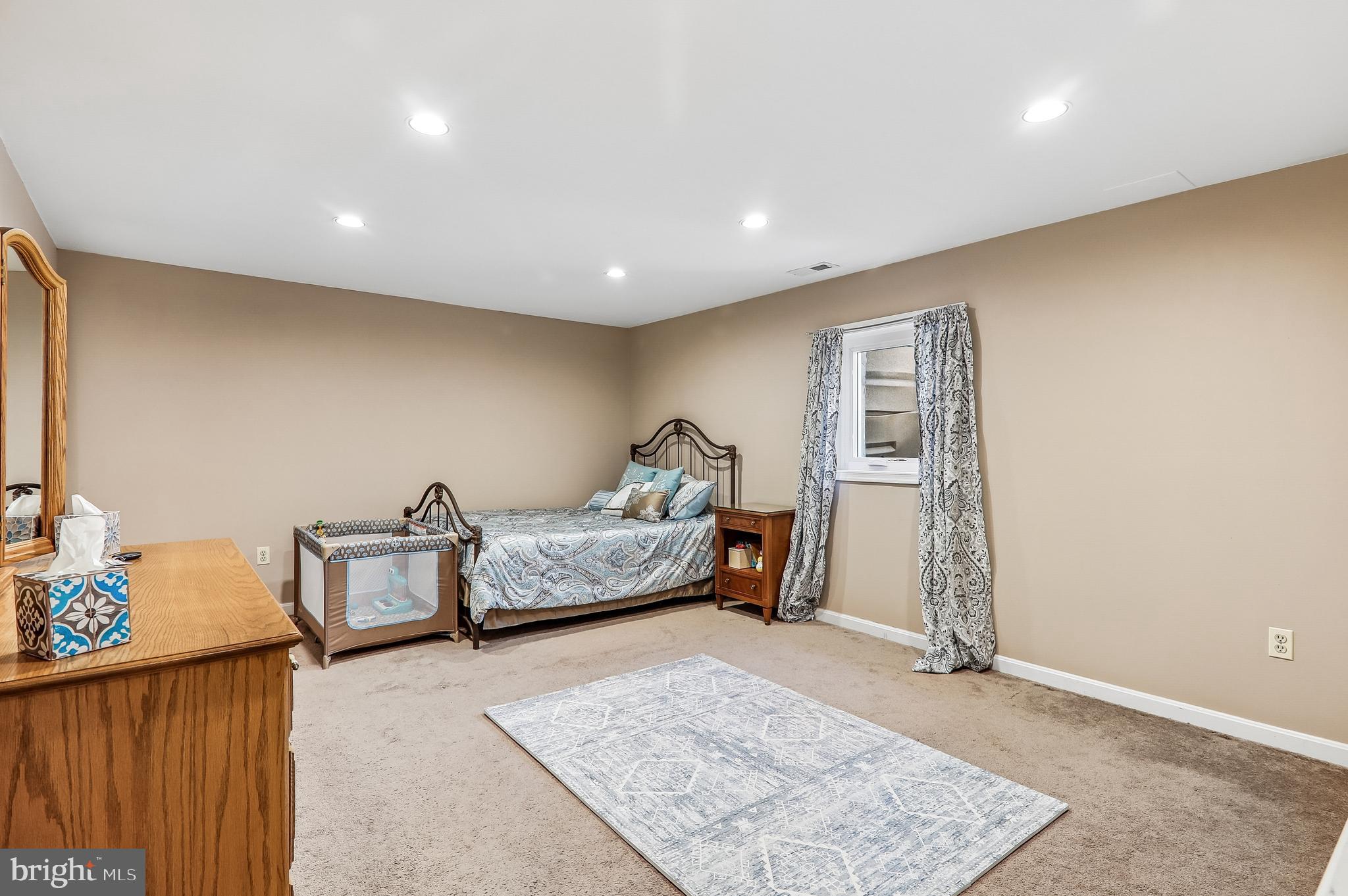 HILLANDALE HEIGHTS - Residential