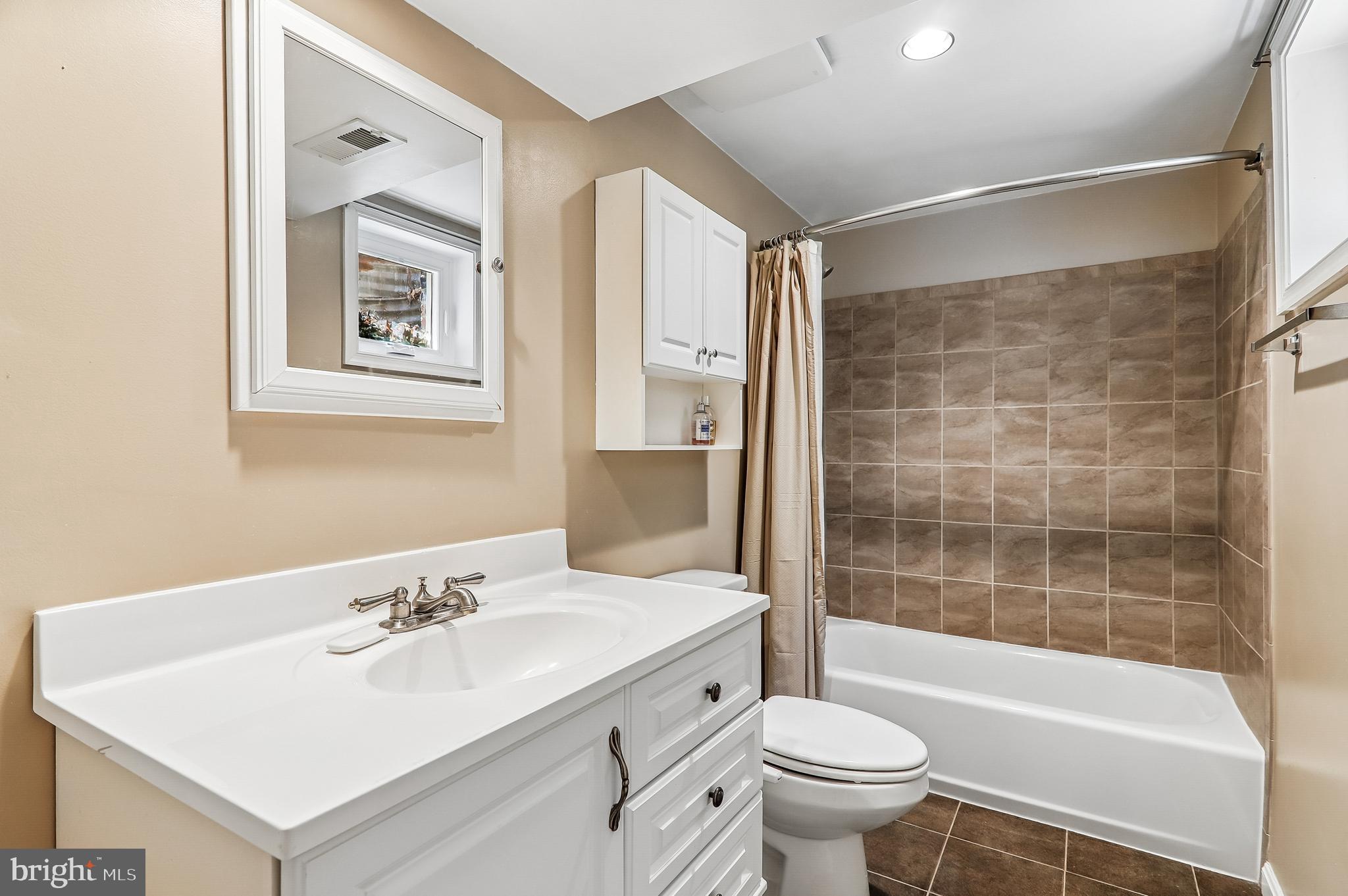 HILLANDALE HEIGHTS - Residential