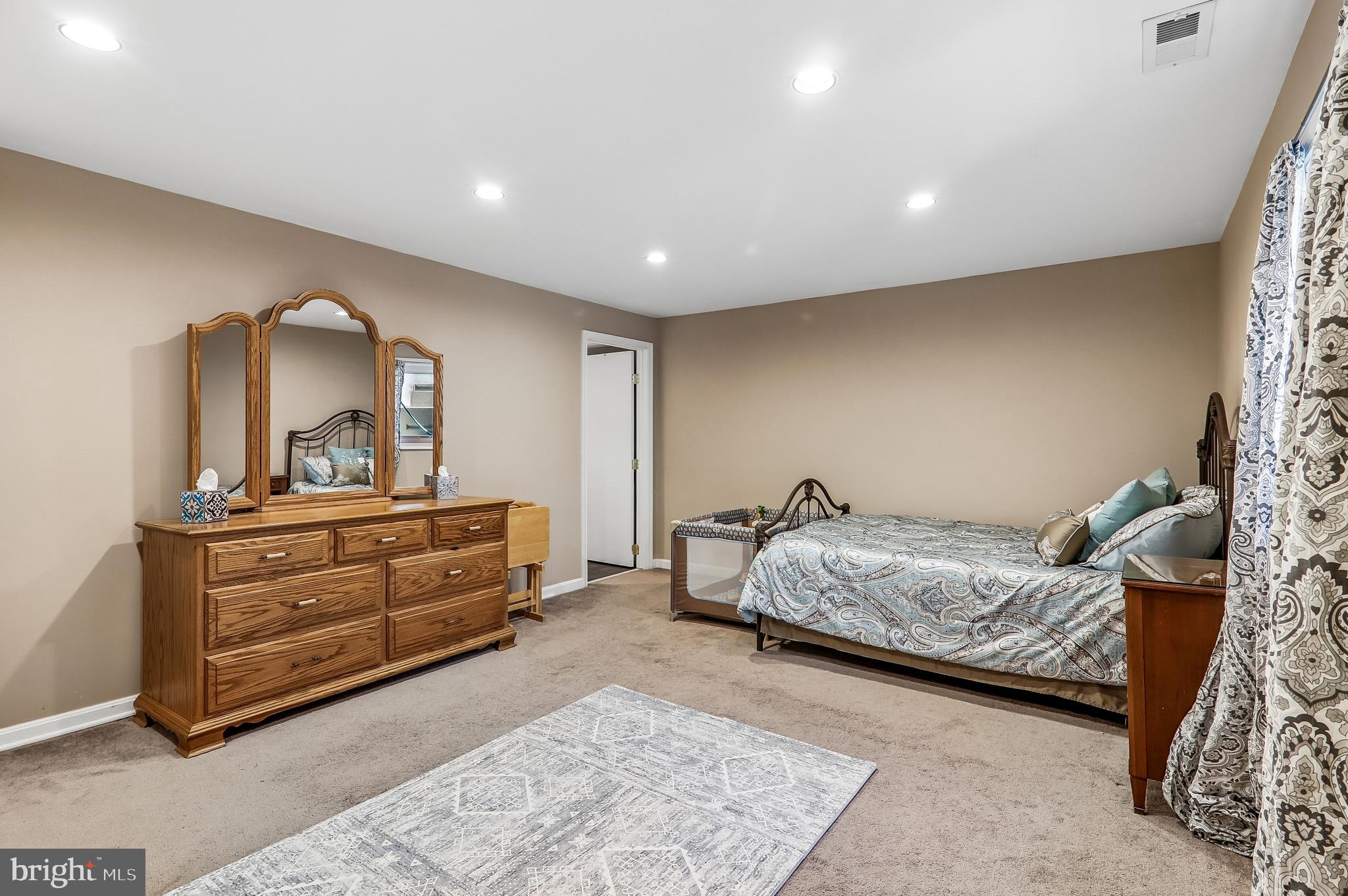 HILLANDALE HEIGHTS - Residential