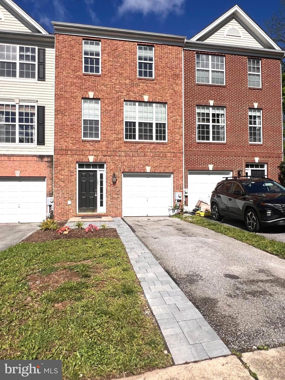 COLONIAL HILLS - Residential
