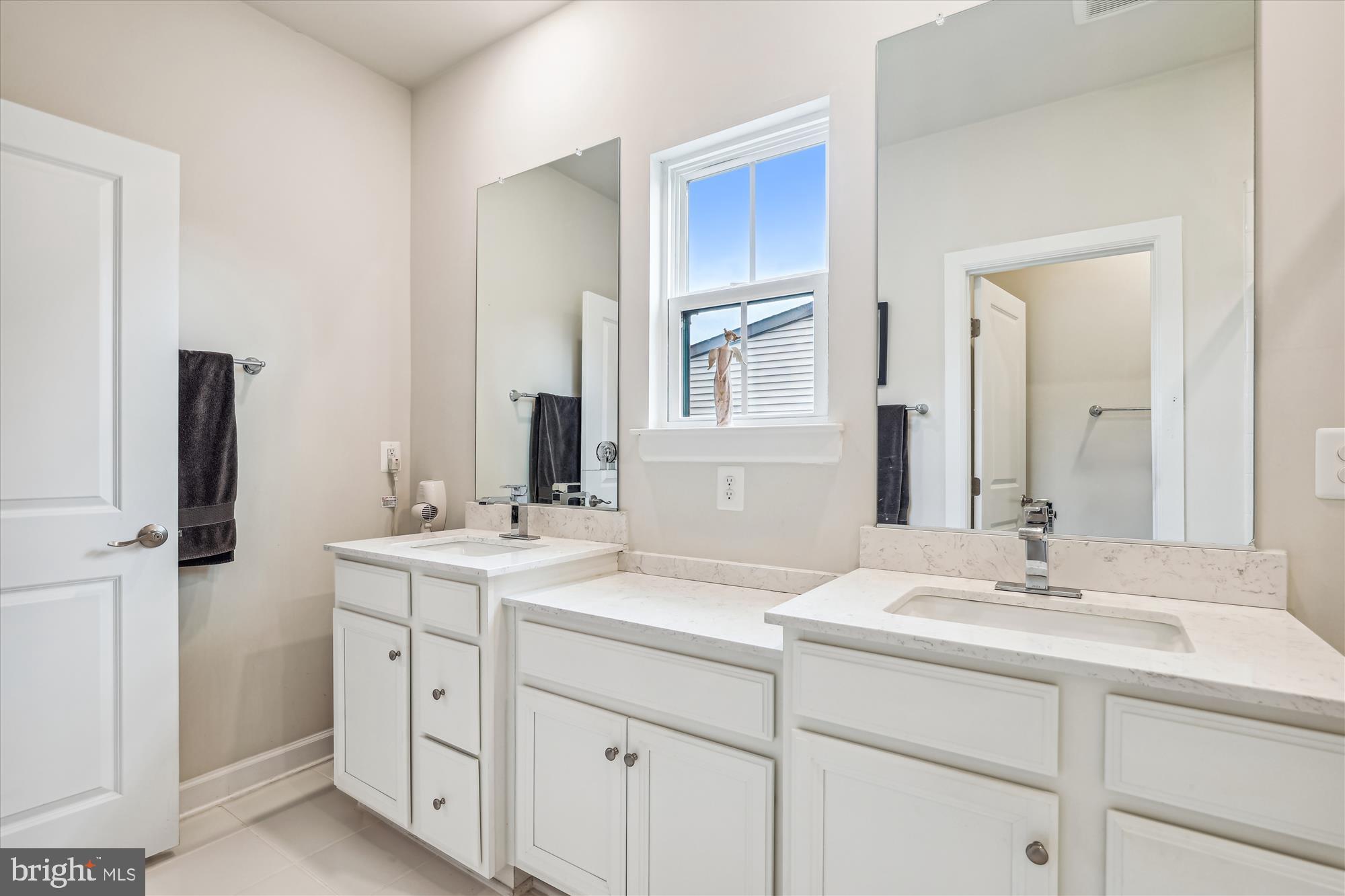 METRO ROW - Residential