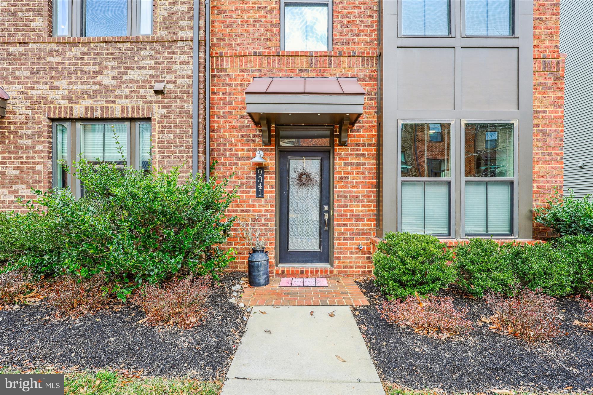 METRO ROW - Residential