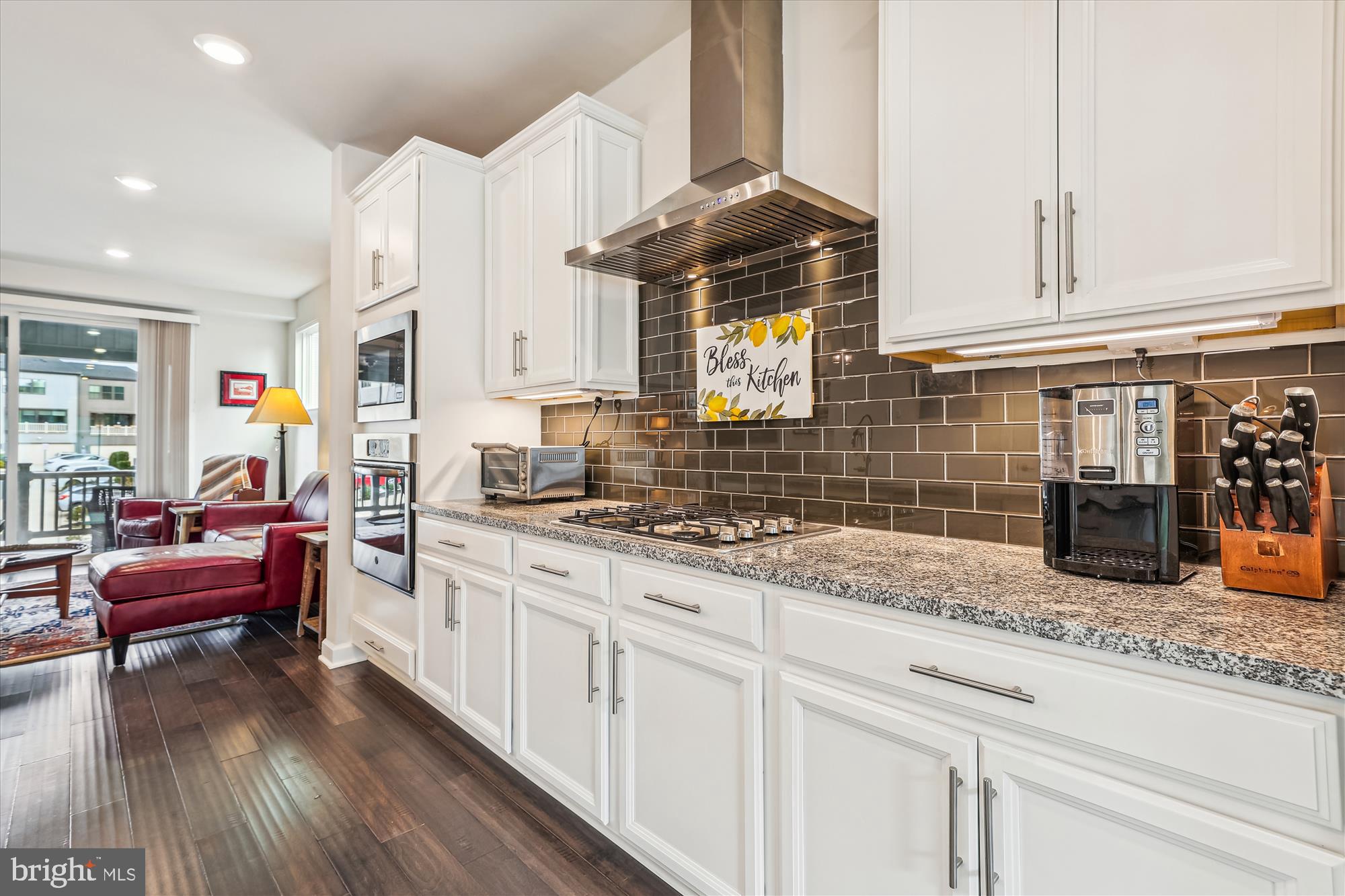 METRO ROW - Residential