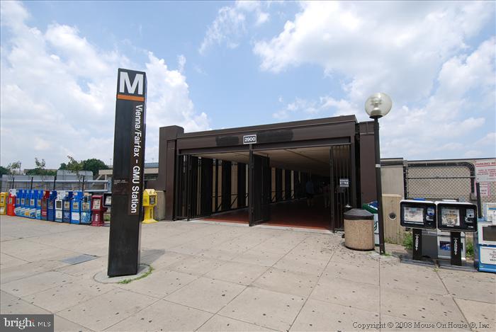 METRO ROW - Residential