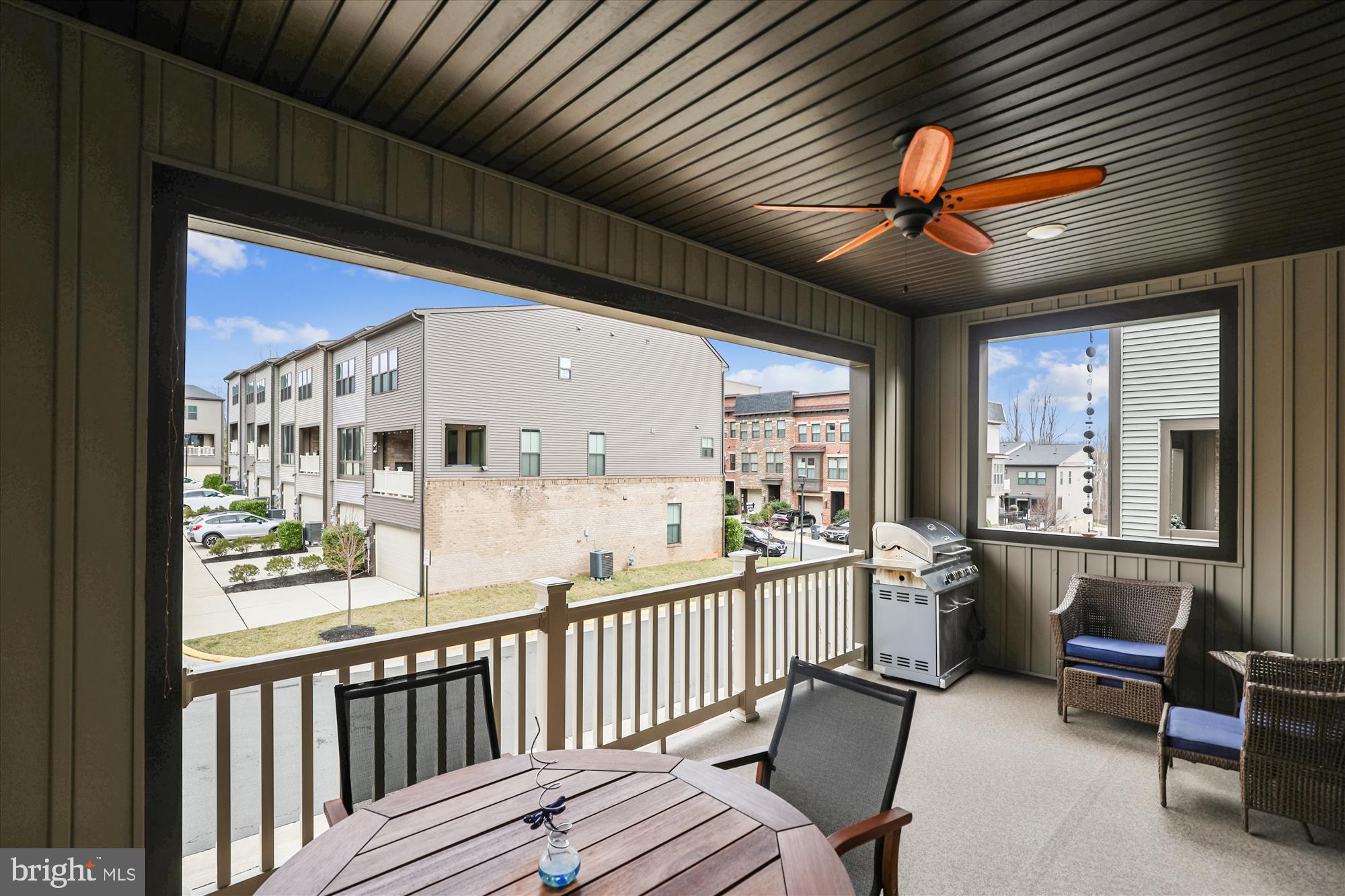 METRO ROW - Residential
