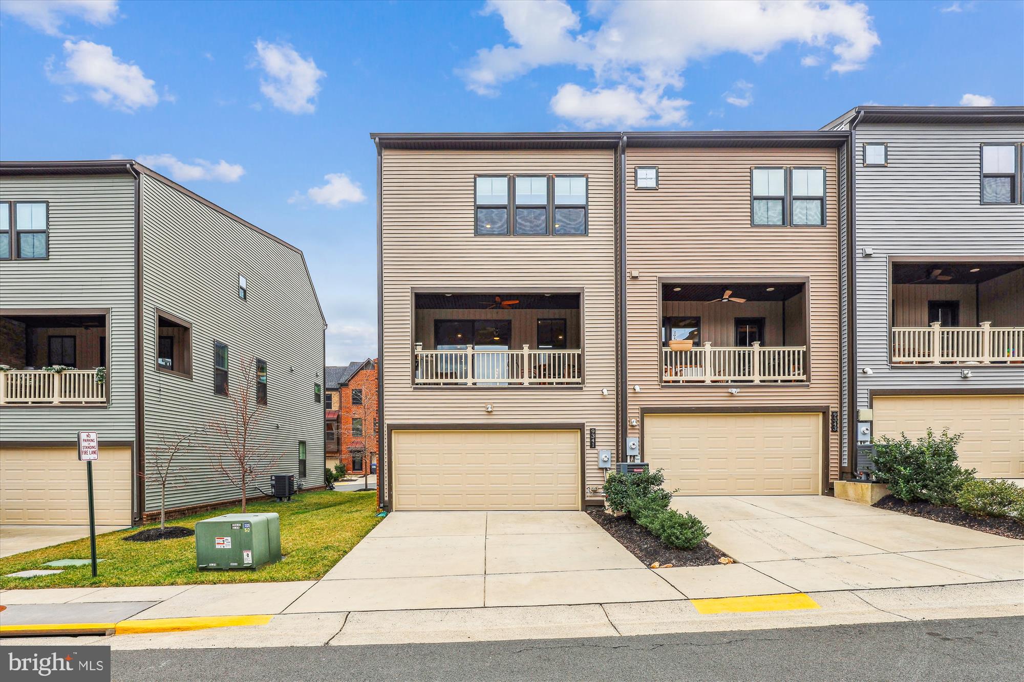 METRO ROW - Residential