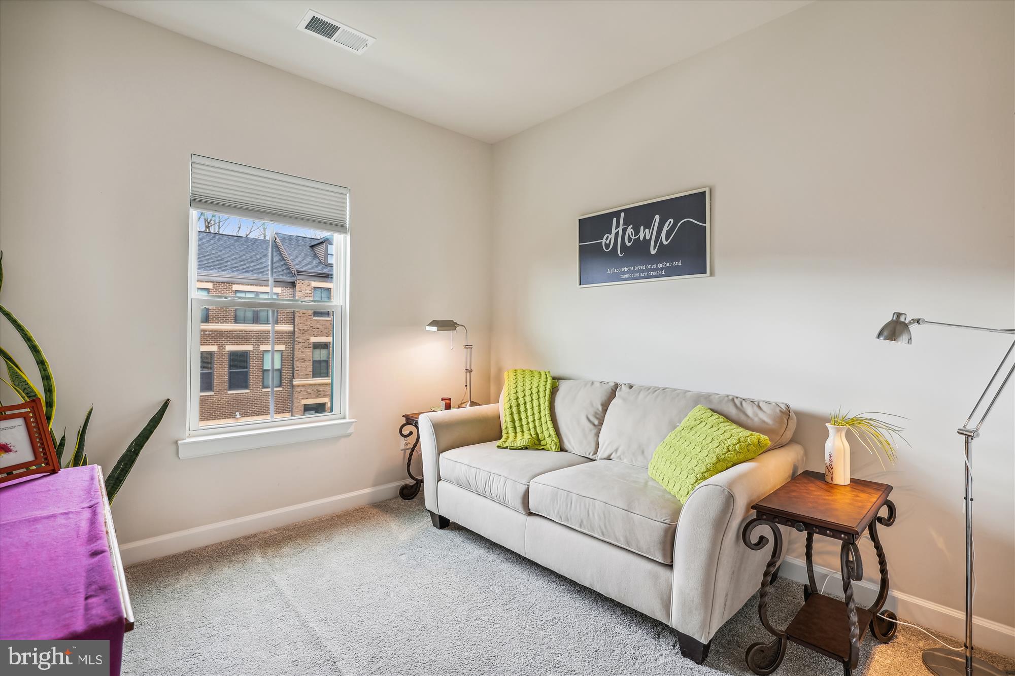 METRO ROW - Residential