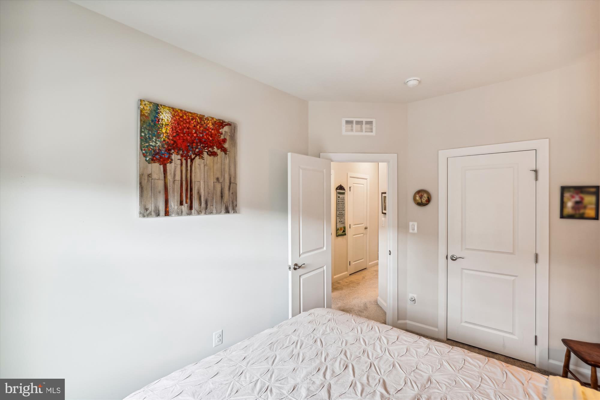 METRO ROW - Residential