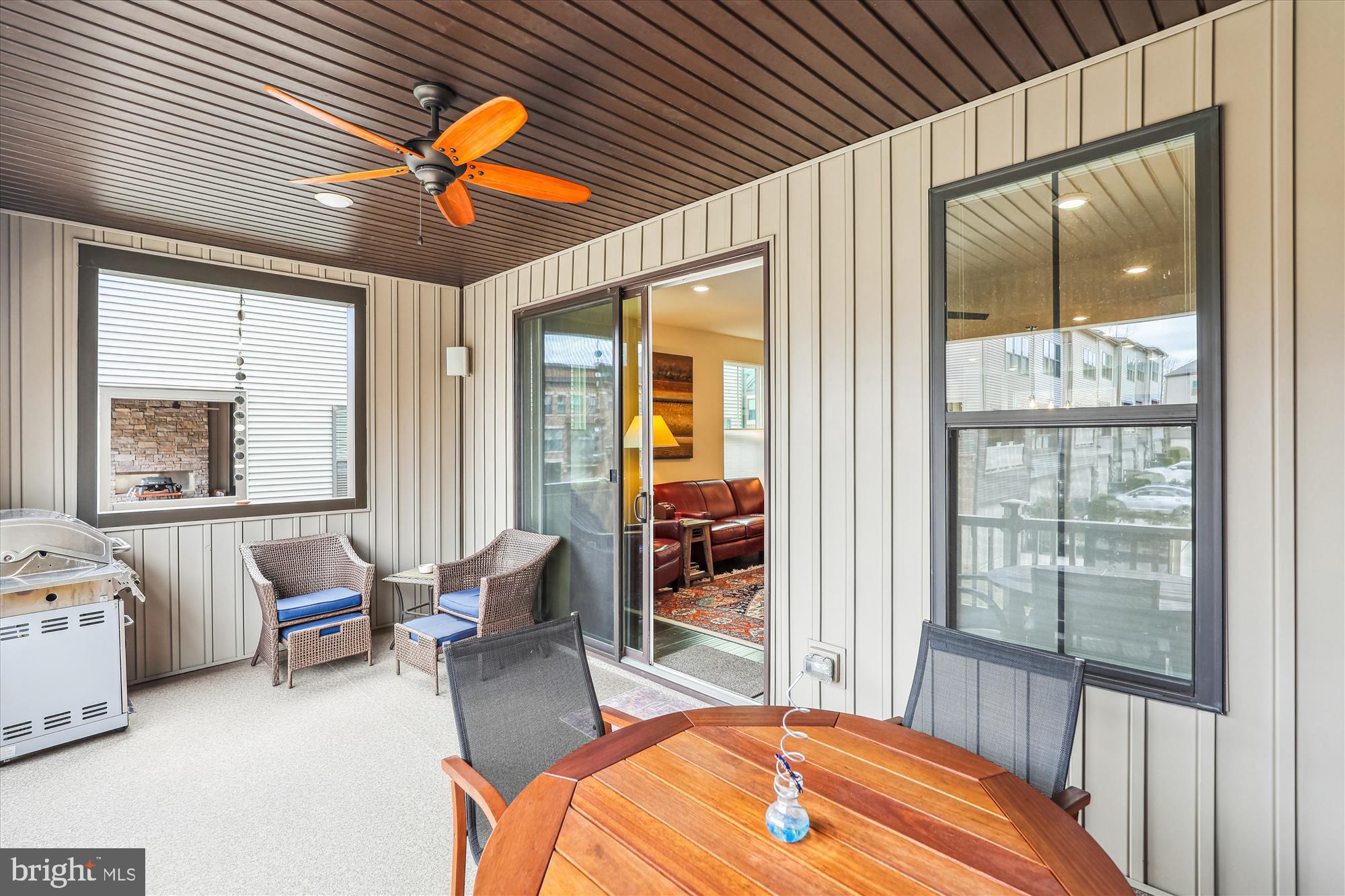 METRO ROW - Residential