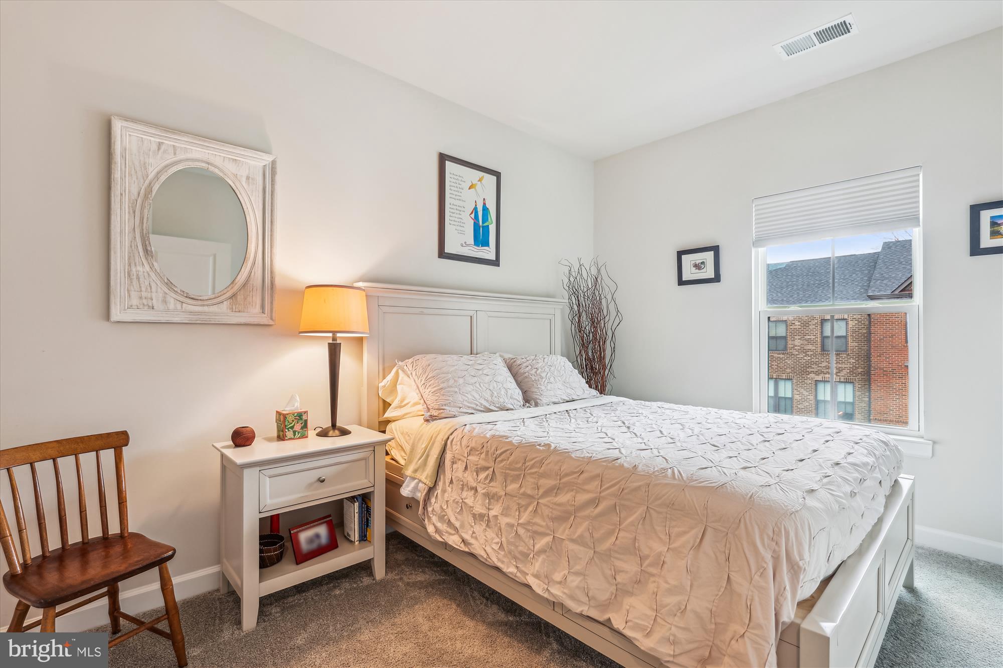 METRO ROW - Residential