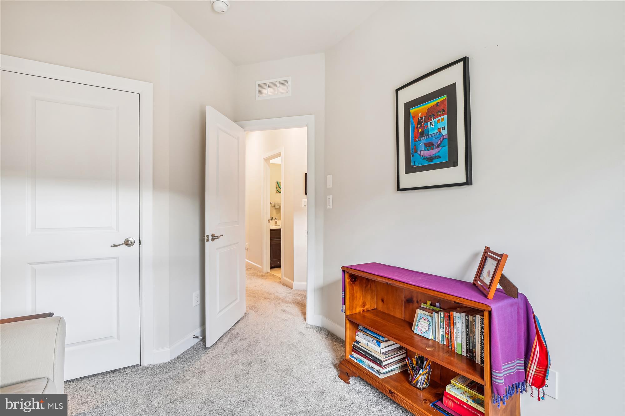 METRO ROW - Residential
