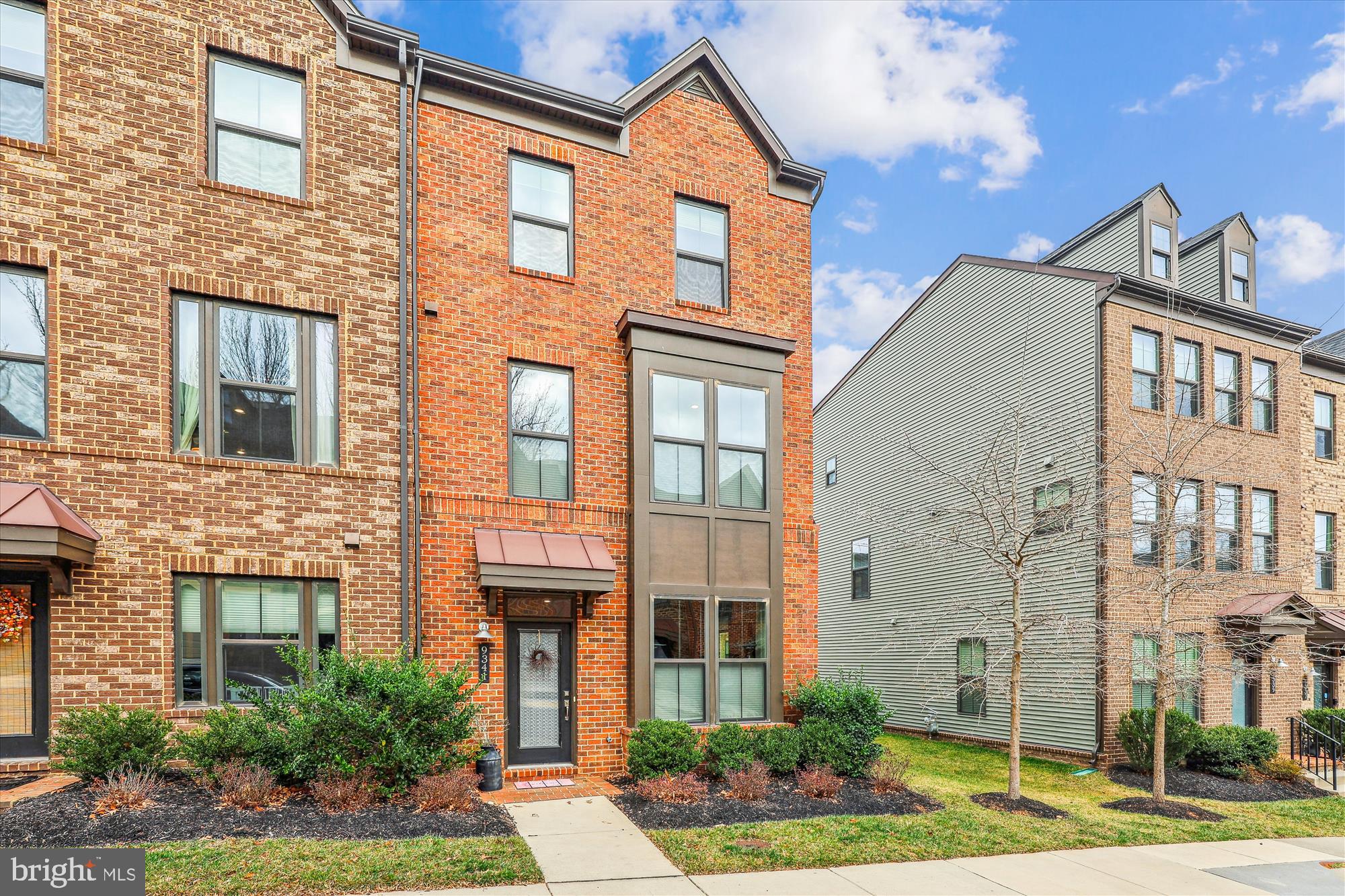 METRO ROW - Residential