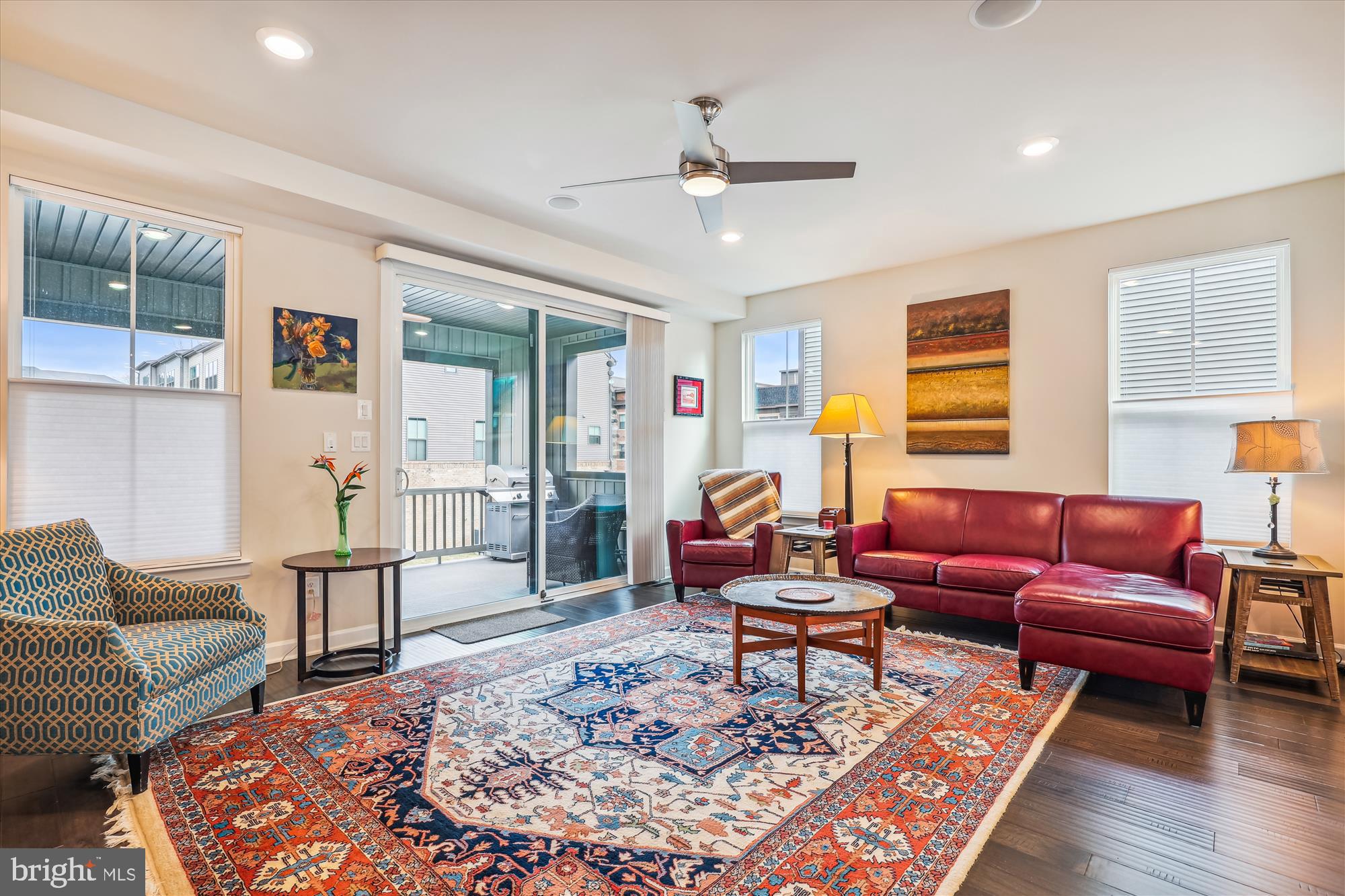 METRO ROW - Residential