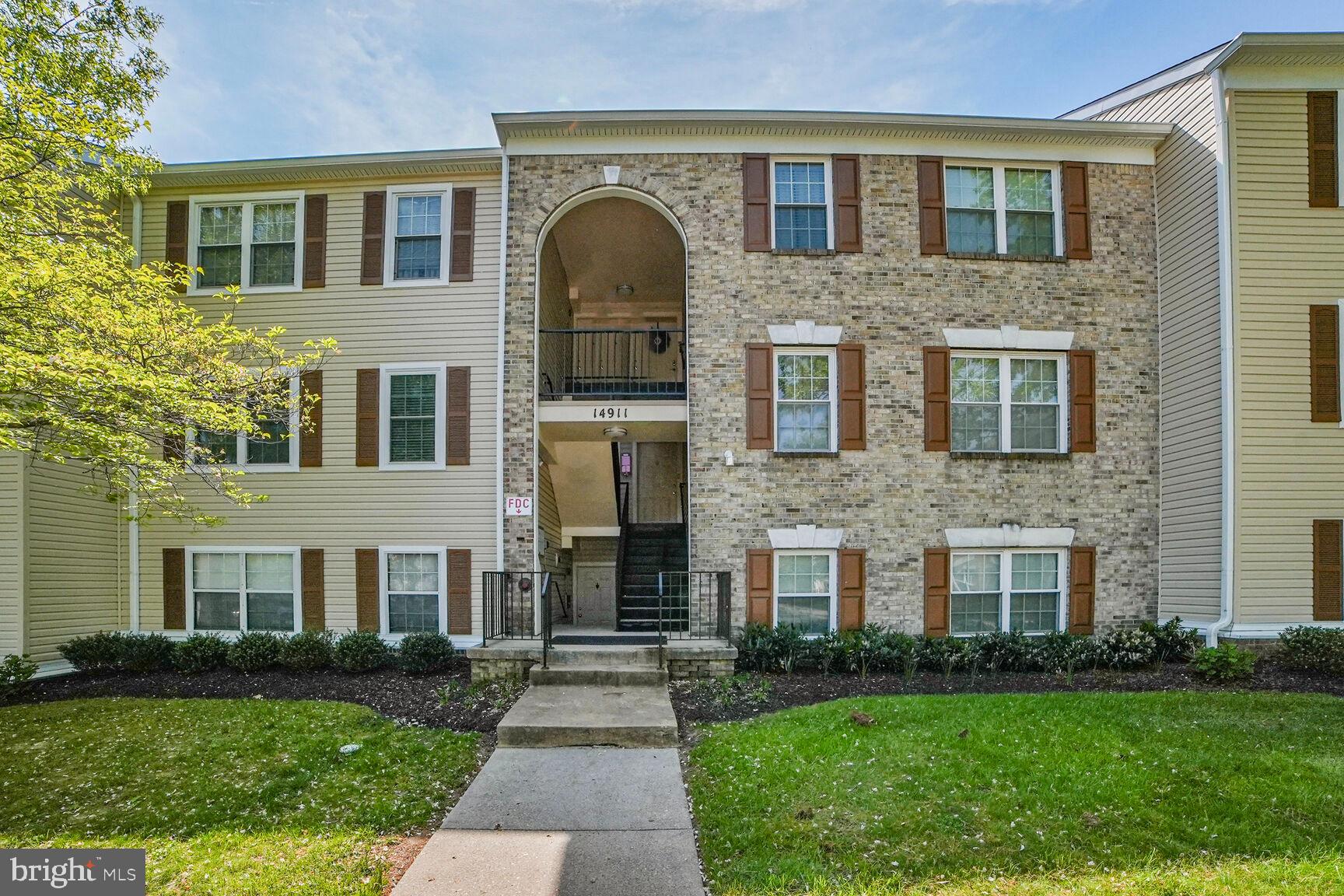 Beautifully renovated condo in the desirable Longmead Crossing community! This move-in ready home features a brand-new kitchen with soft-close cabinets, quartz countertops, tile backsplash, stainless steel appliances, a workstation sink with cutting board, and a pull-down spray faucet—perfect for all your culinary needs. Enjoy new luxury vinyl plank flooring, recessed lighting, and fresh paint throughout. Longmead Crossing offers fantastic community amenities and is conveniently located near major commuter routes, shopping, parks, trails, and the Northwest Golf Course. A perfect blend of style, comfort, and convenience!