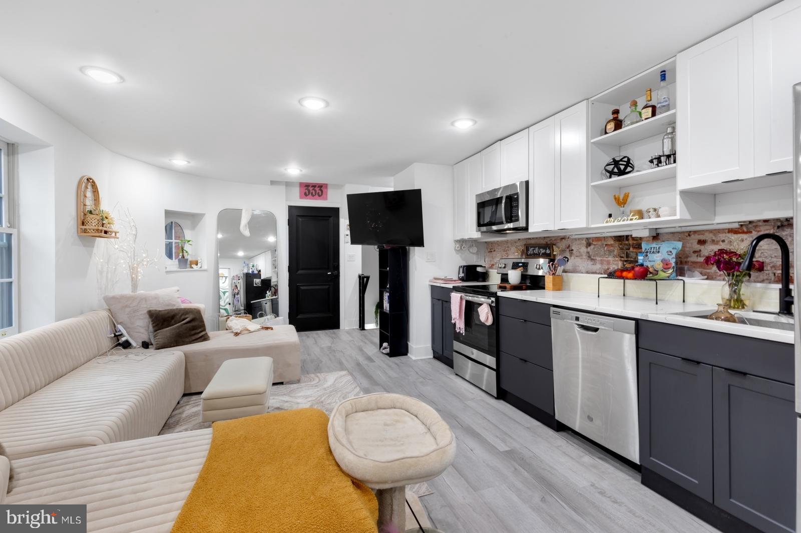 QUEEN VILLAGE - Residential Lease