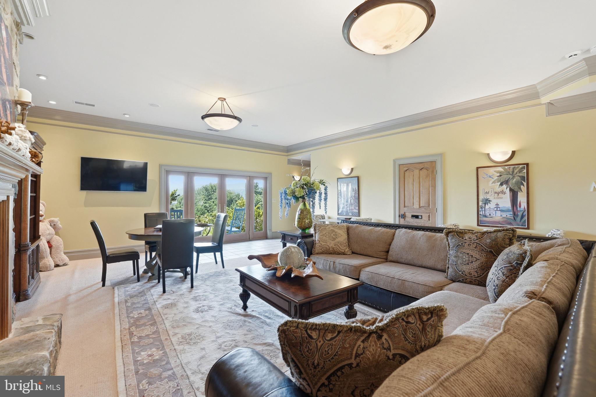 FLAT WOODS - Residential