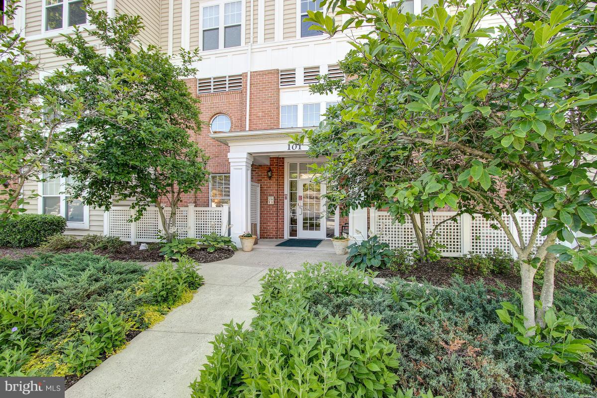 Great Price Ready to Go. First floor with a detached one car garage .   Updates include new appliances, granite counter tops and hardwood floors.  Located within walkable King Farm with a Free Shuttle to Metro and access to two community pools.  See Photos in tour