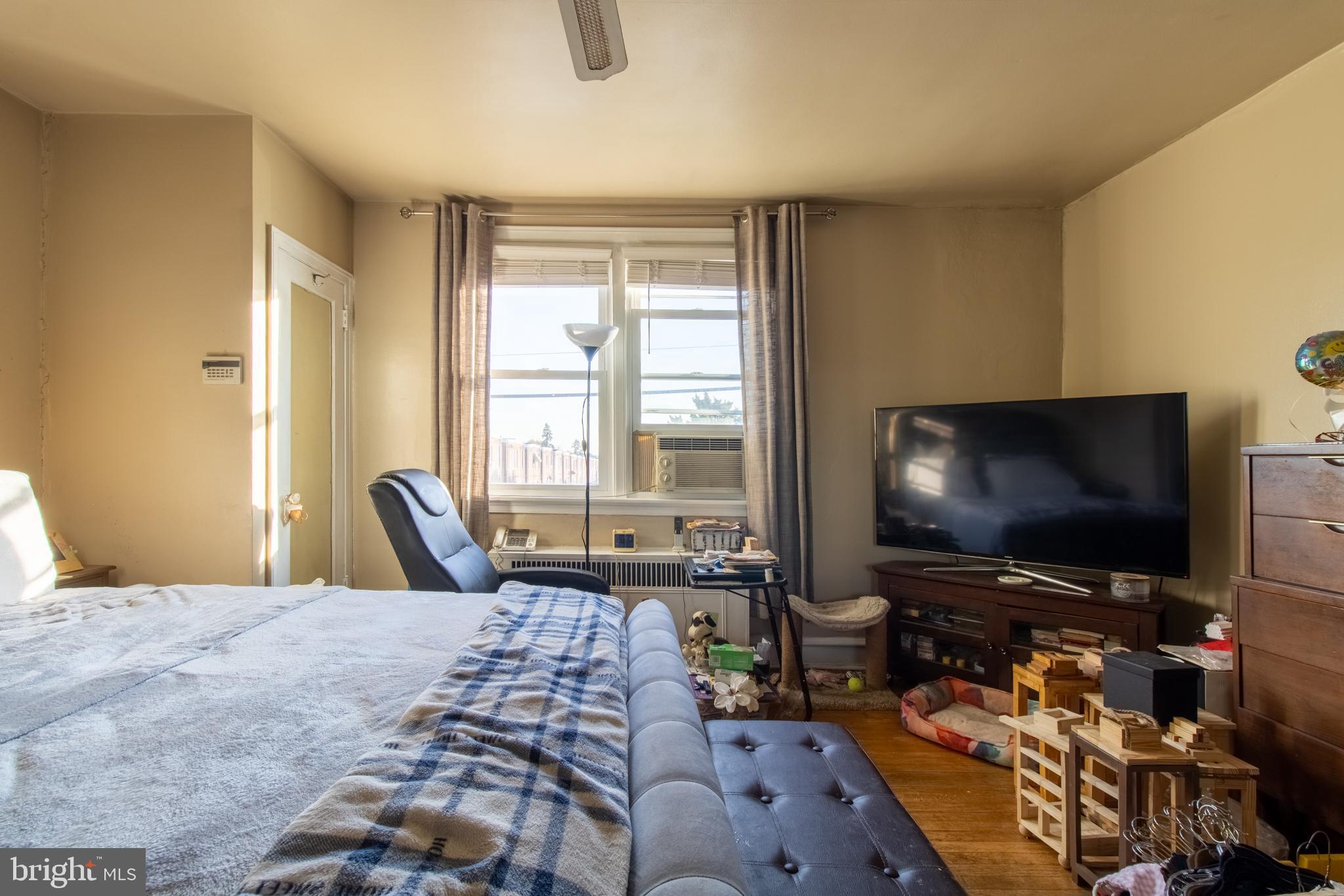 EAST OAK LANE - Residential