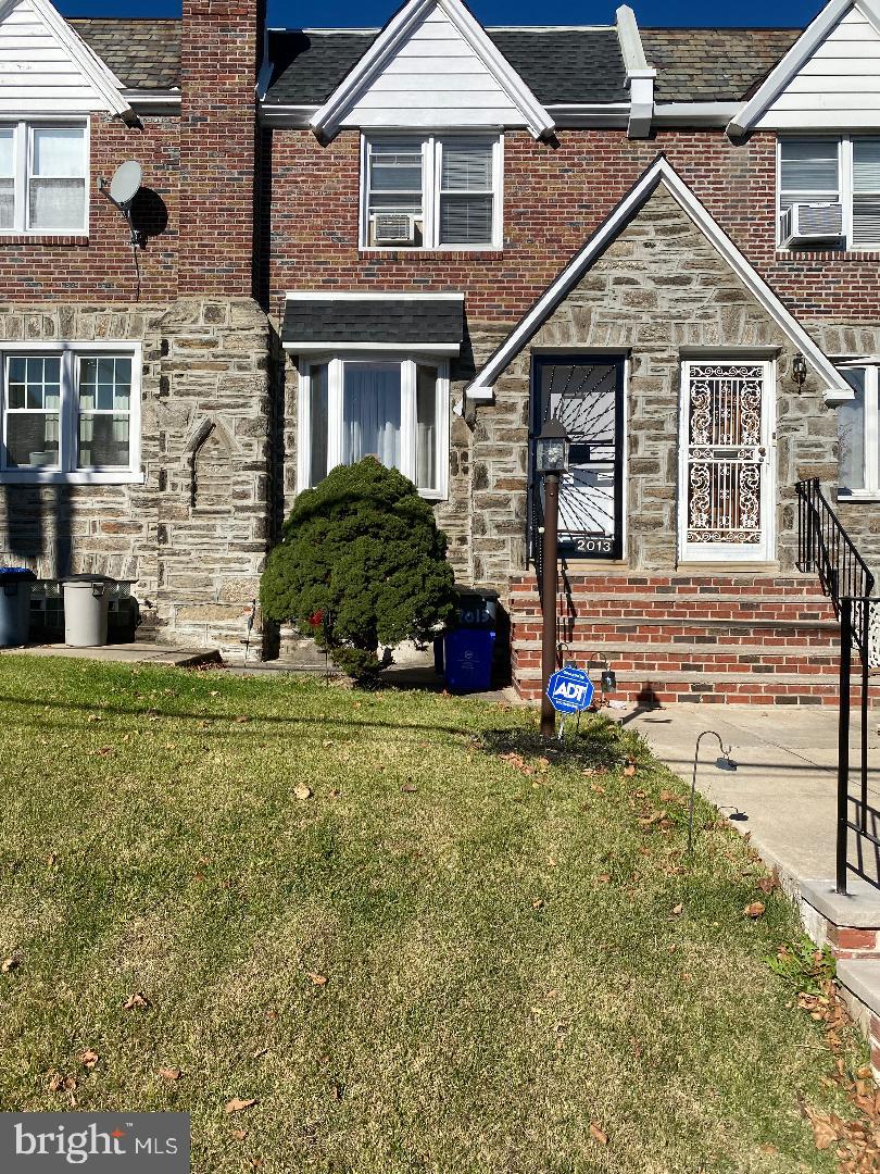 EAST OAK LANE - Residential