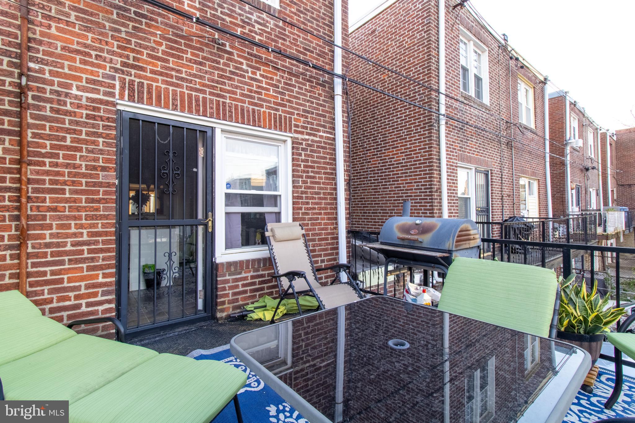EAST OAK LANE - Residential