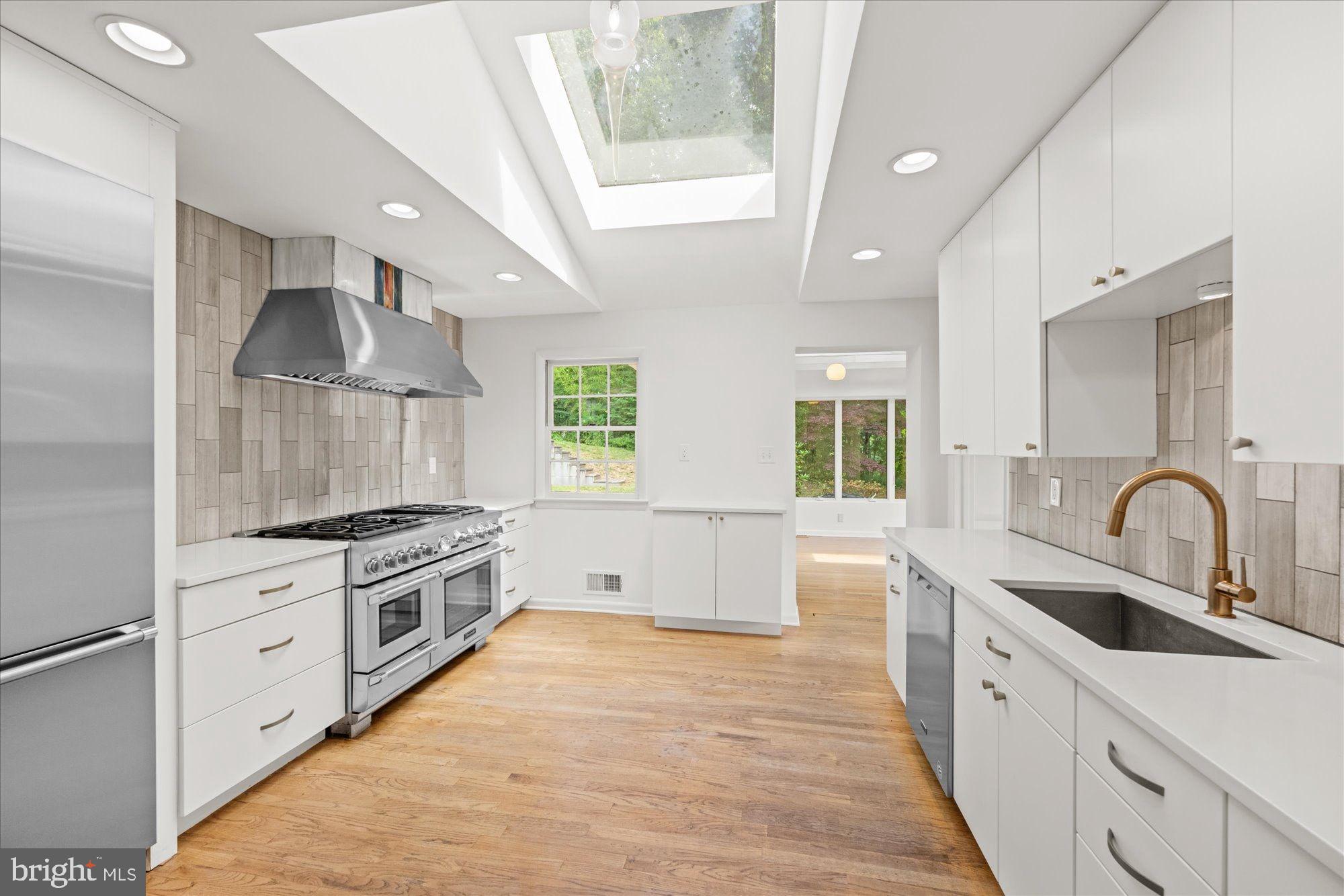 RIVERCREST - Residential