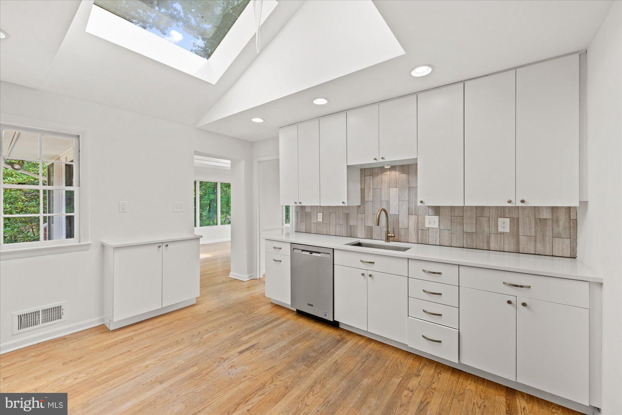 RIVERCREST - Residential