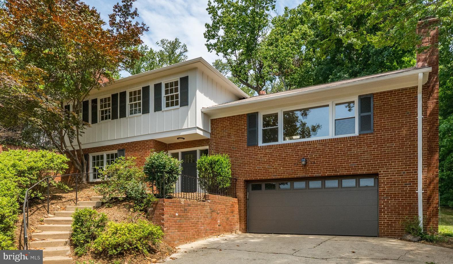 RIVERCREST - Residential