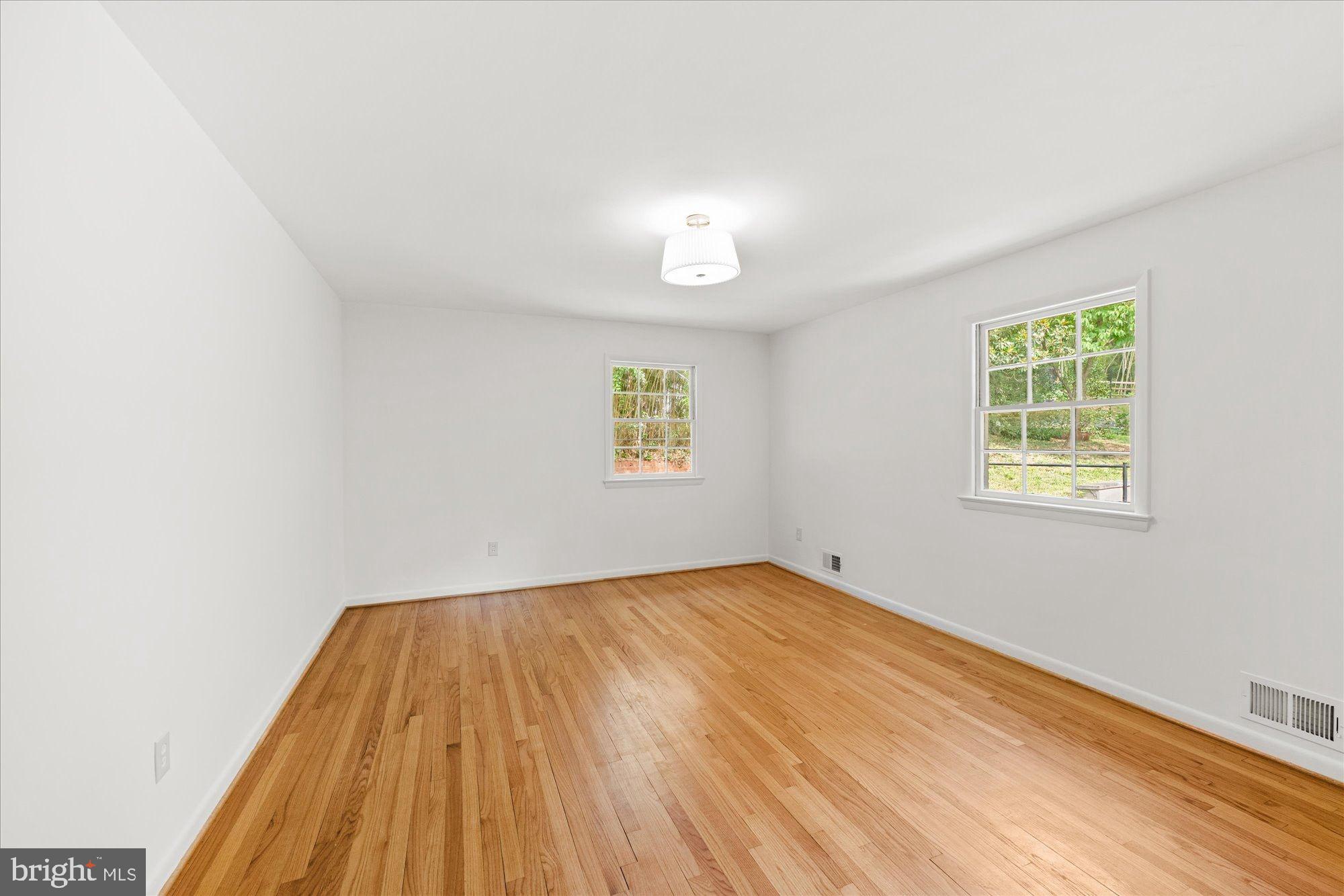RIVERCREST - Residential