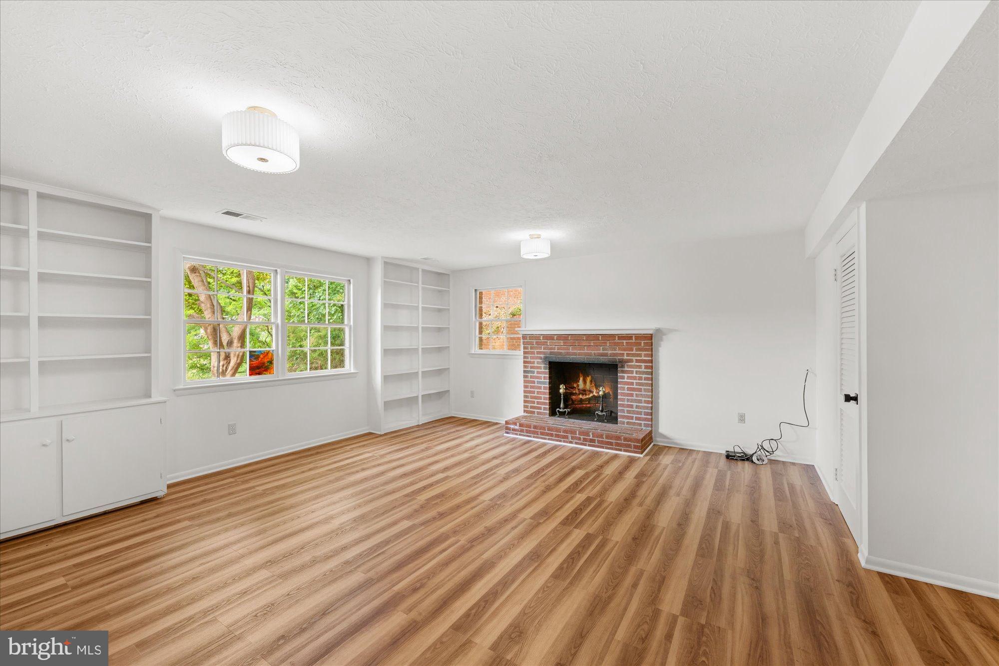 RIVERCREST - Residential