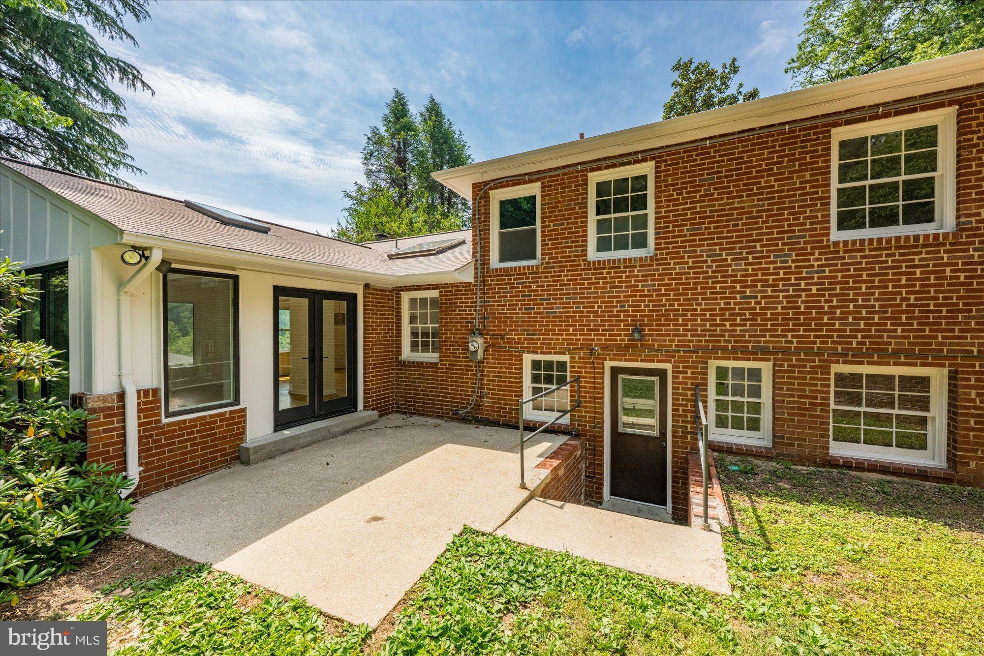 RIVERCREST - Residential