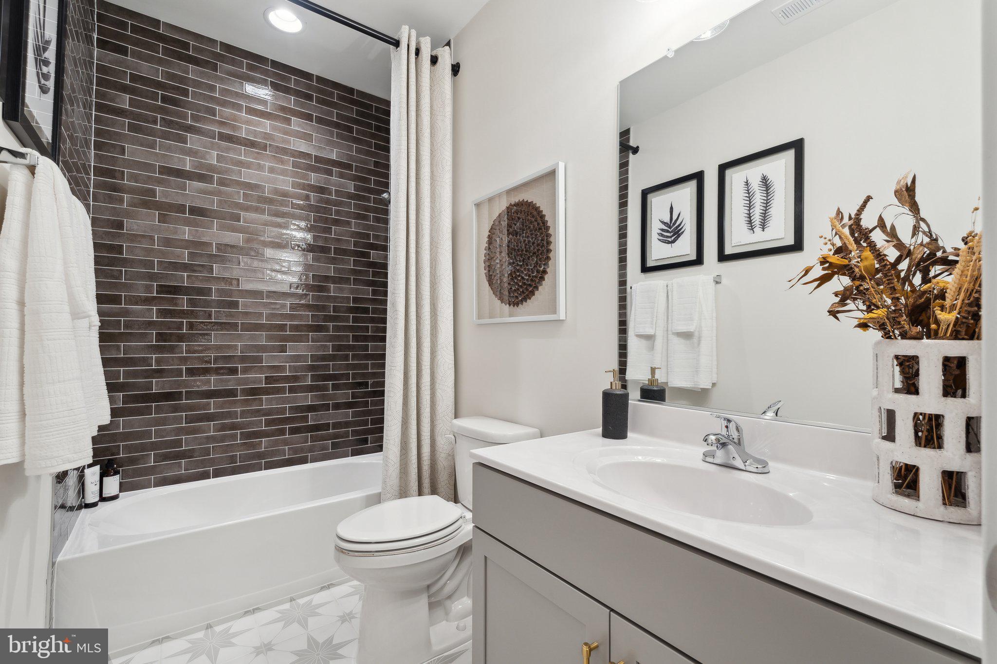HIATT POINTE AT SNOWDEN BRIDGE - Residential