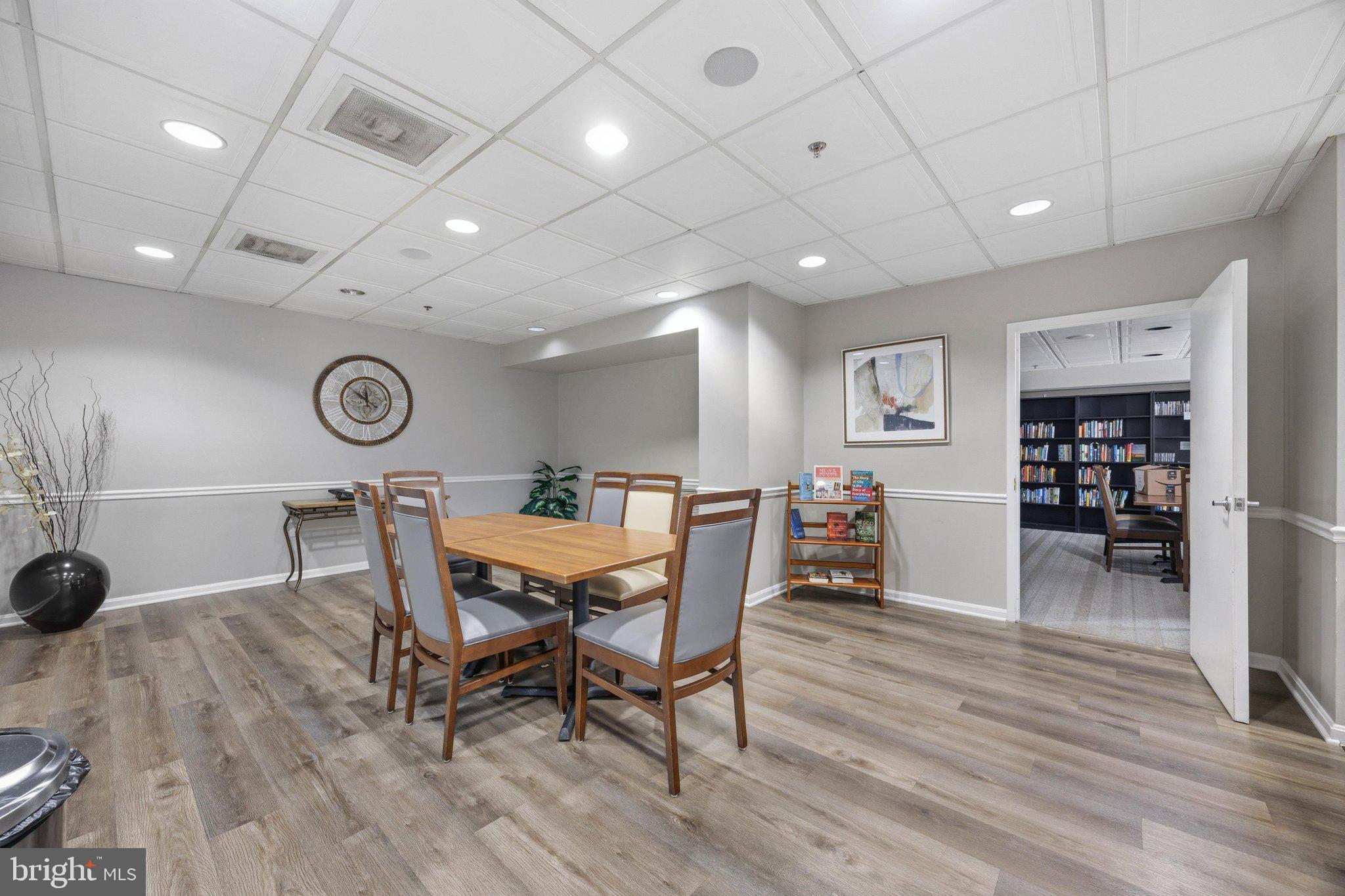 FAIRWAYS SOUTH - Residential