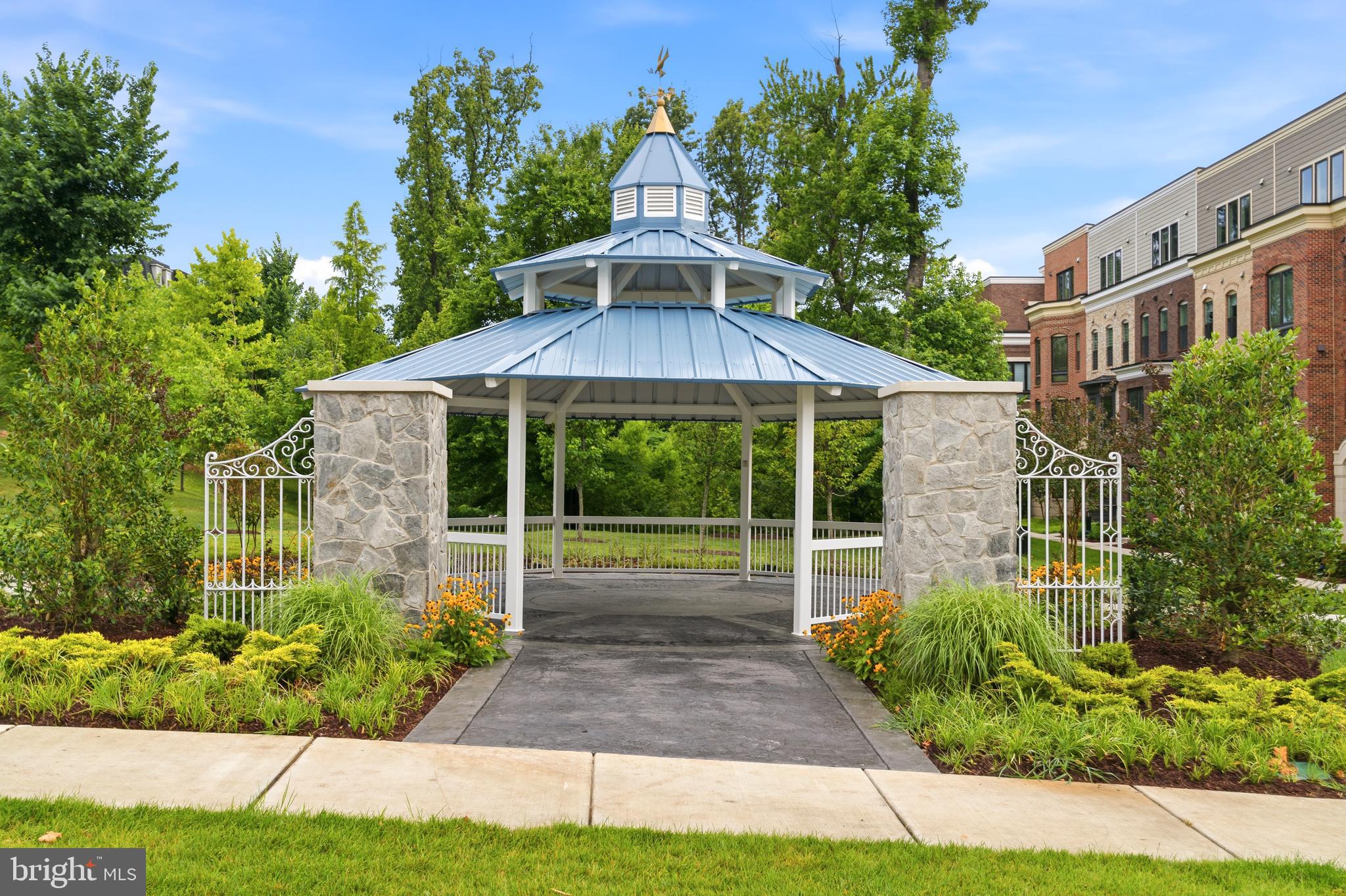 POTOMAC OVERLOOK CONDO - Residential