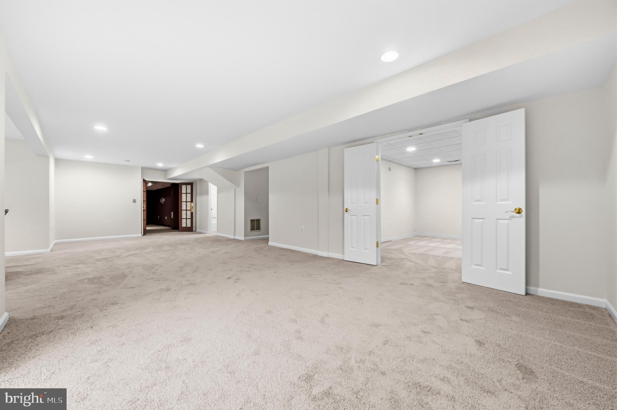 RIVER OAKS - Residential