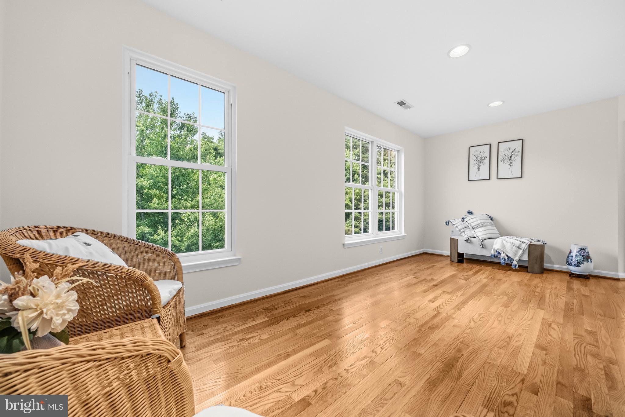 RIVER OAKS - Residential