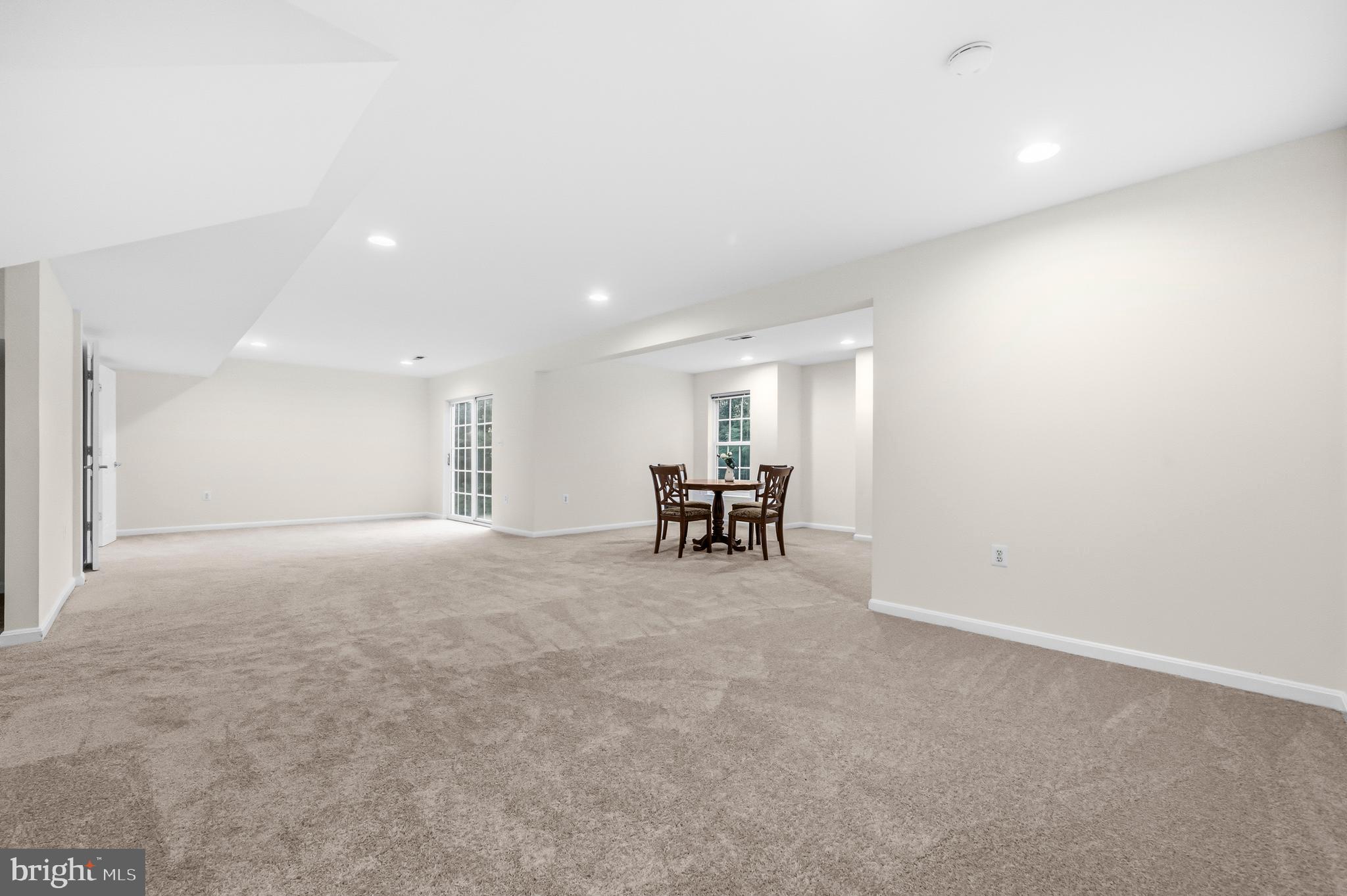 RIVER OAKS - Residential