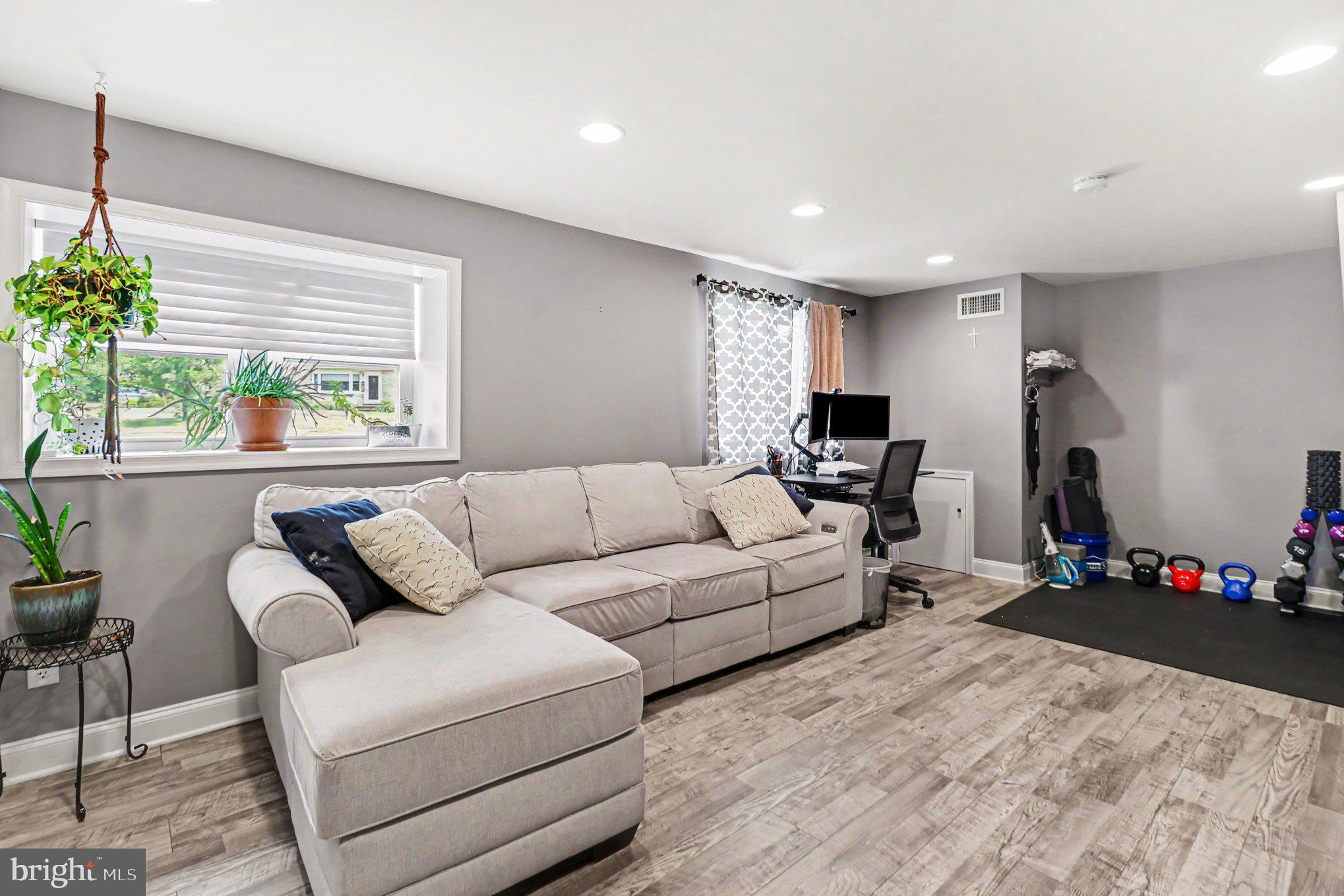 LANSDALE - Residential