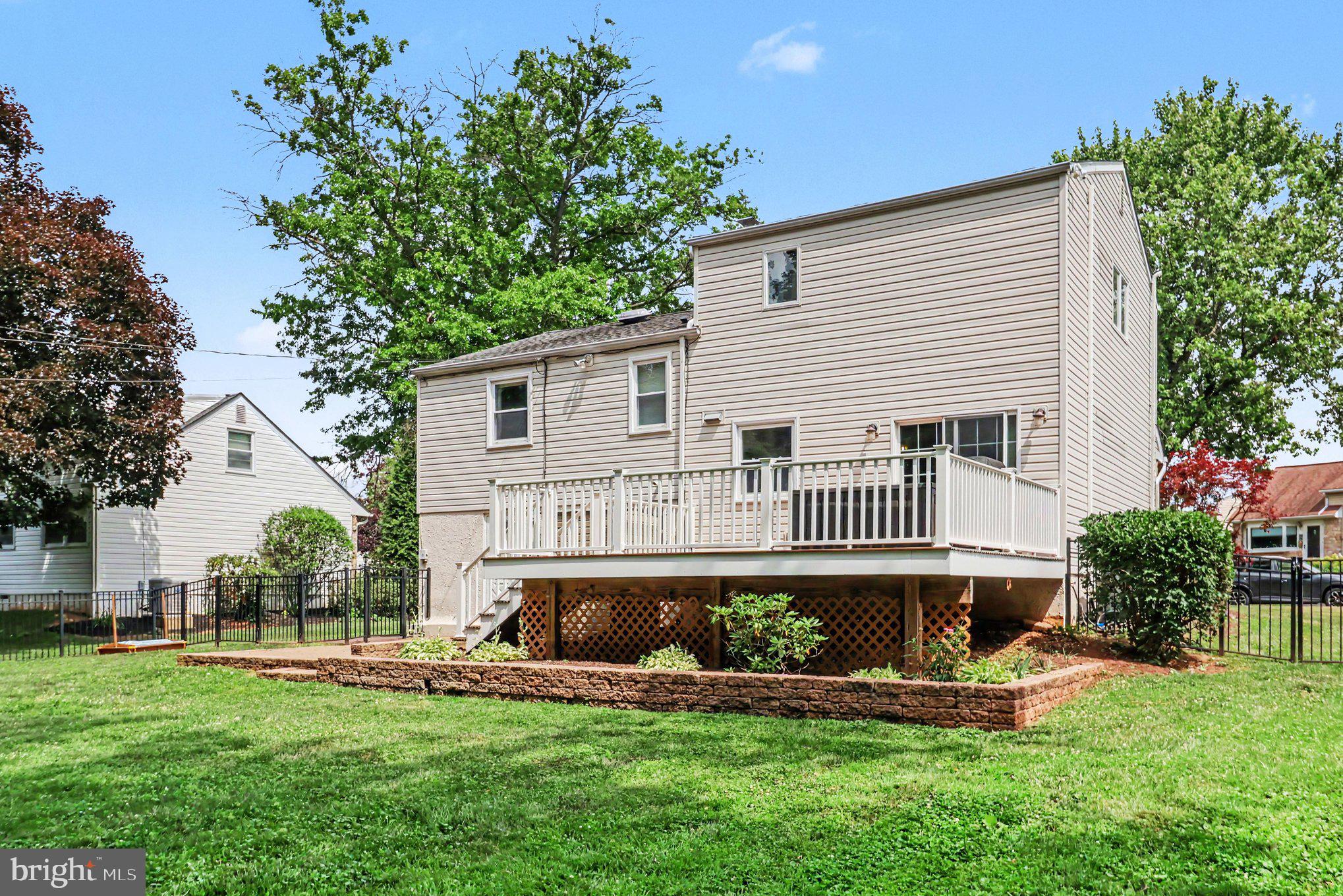 LANSDALE - Residential