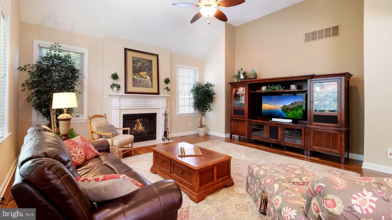 PONDVIEW - Residential