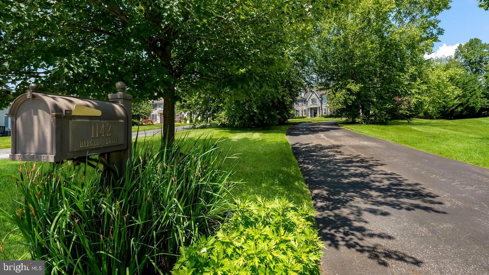 PONDVIEW - Residential