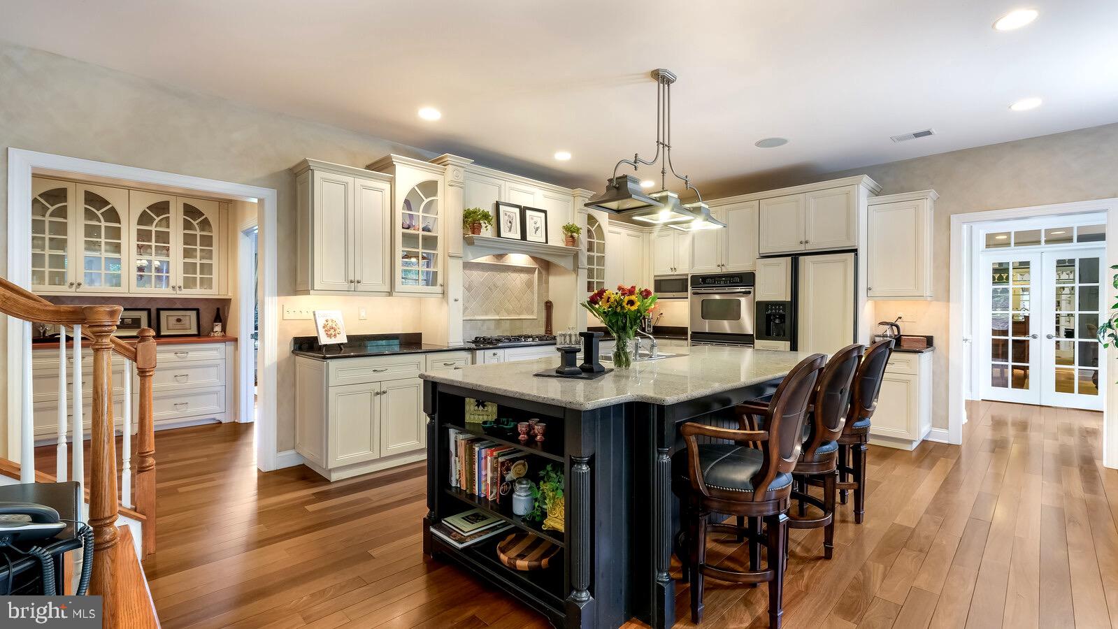 PONDVIEW - Residential