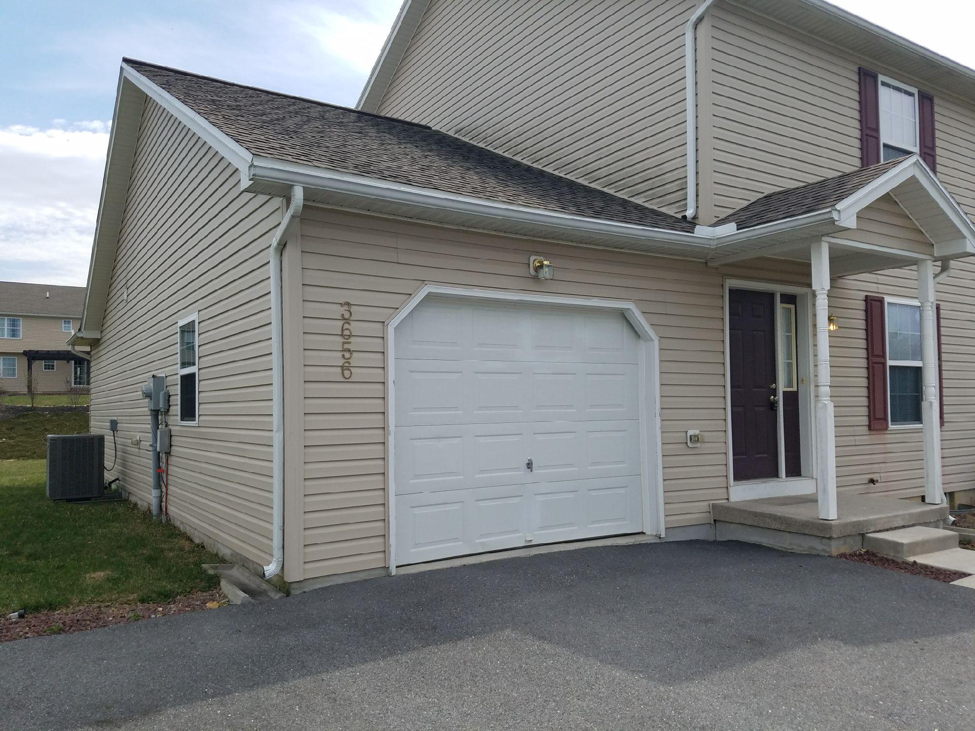 MOUNTAIN SHADOWS CT - Residential