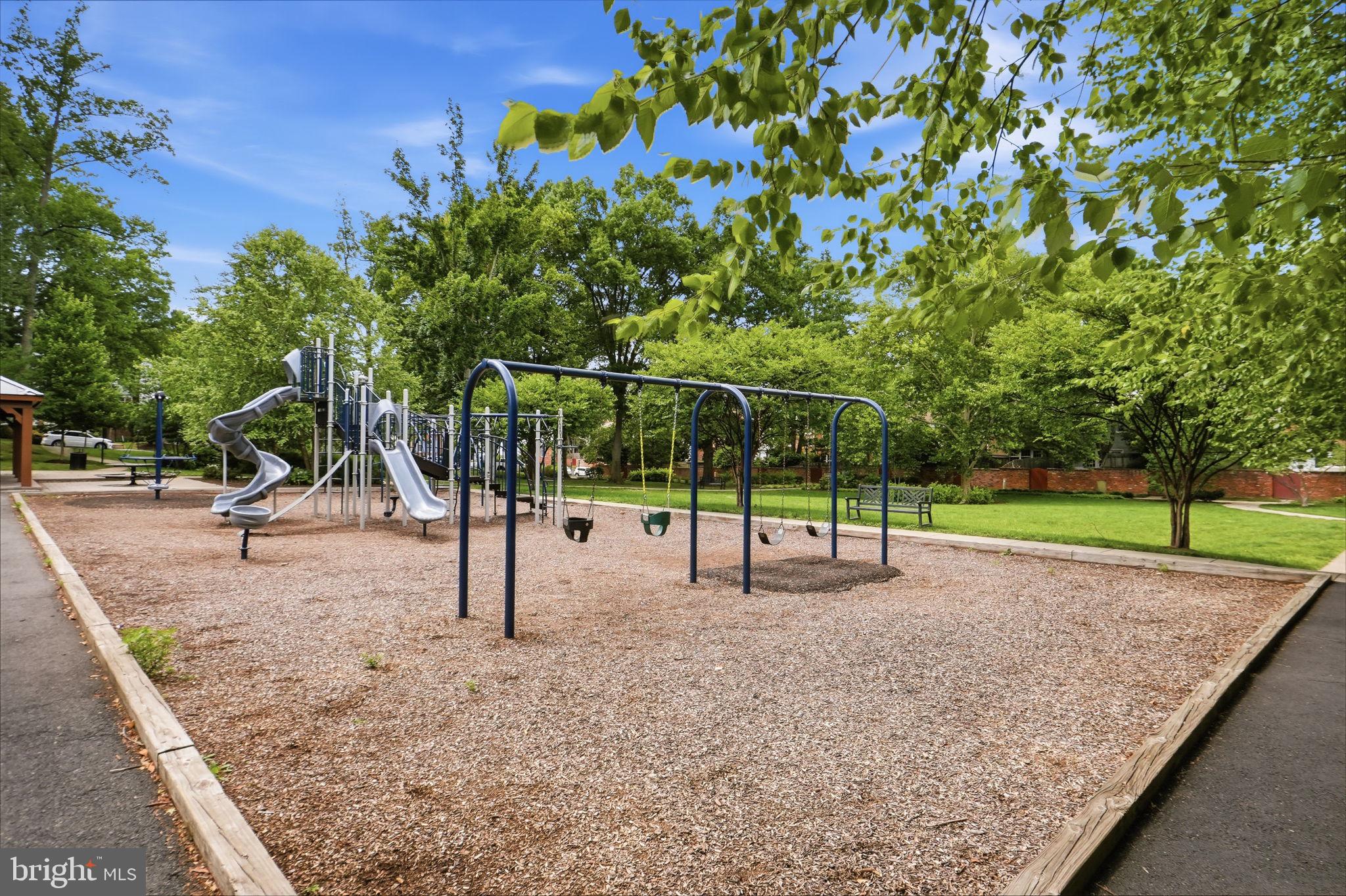 KINGS MANOR TOWNE HOUSES - Residential