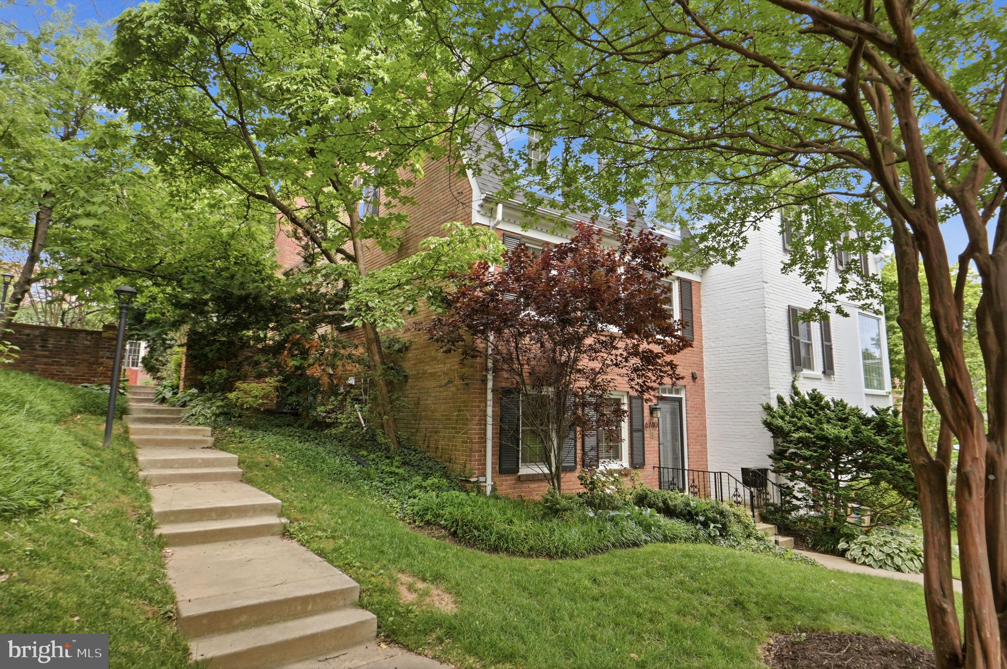 KINGS MANOR TOWNE HOUSES - Residential