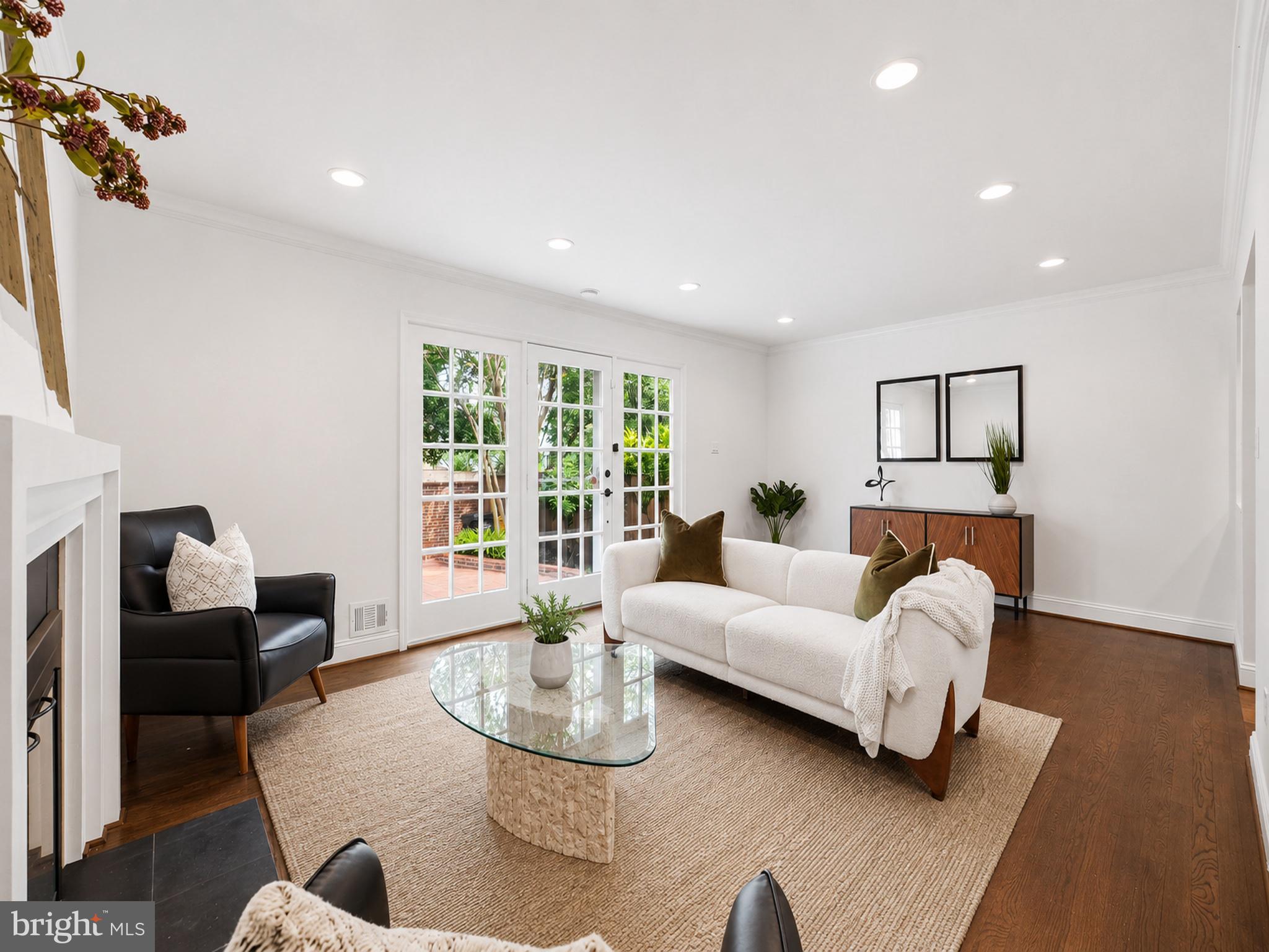 KINGS MANOR TOWNE HOUSES - Residential