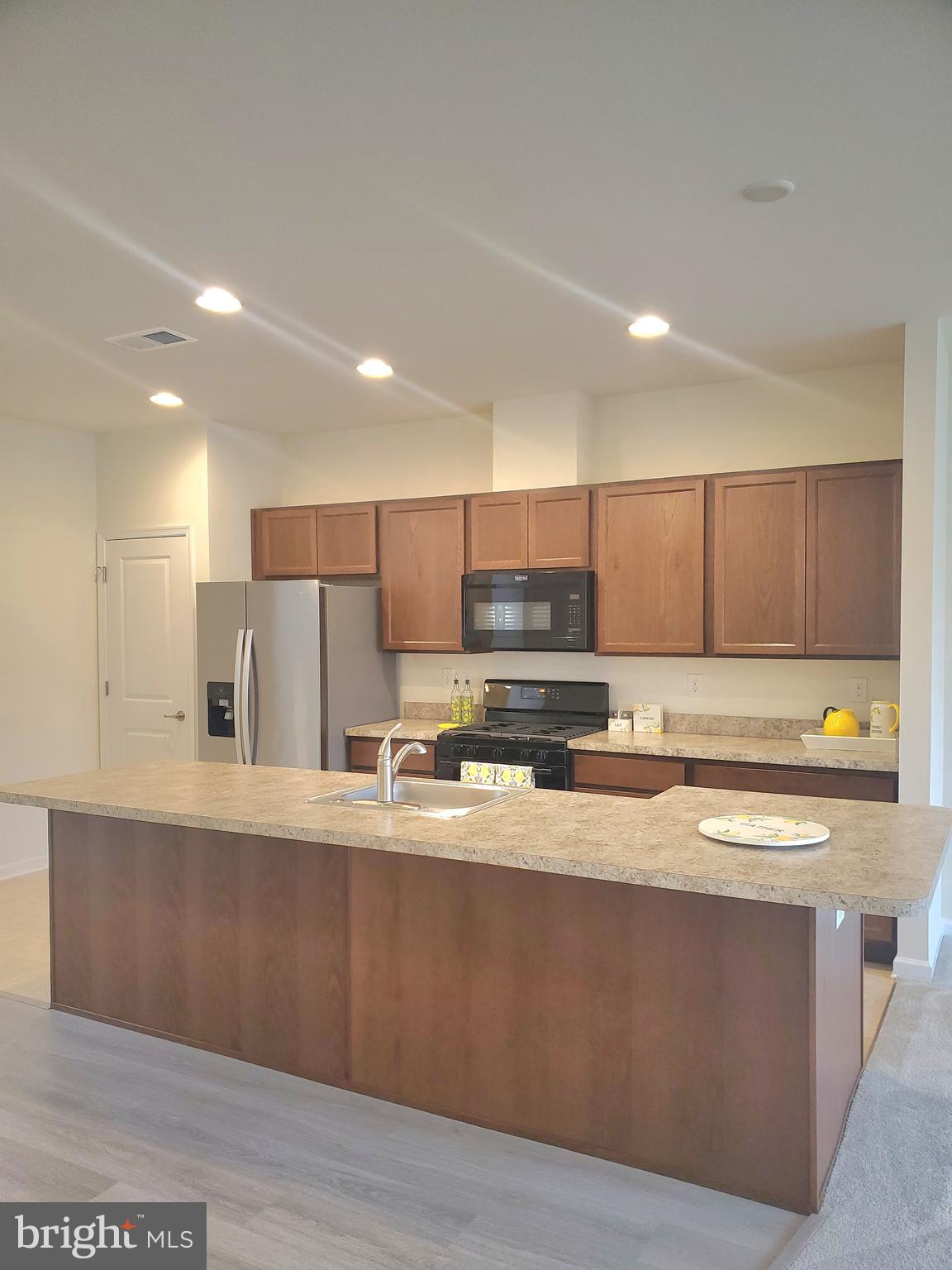 WHISPERING WOODS - Residential