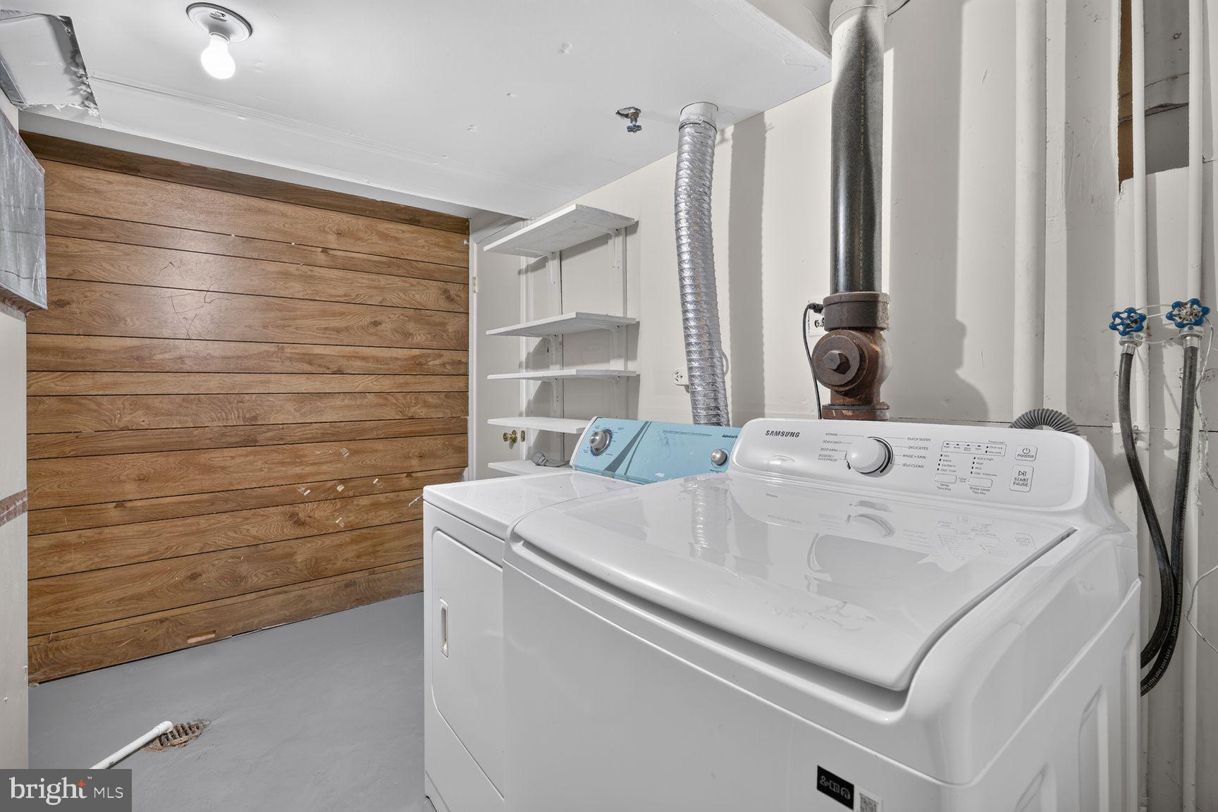 PINEWOOD HILL - Residential