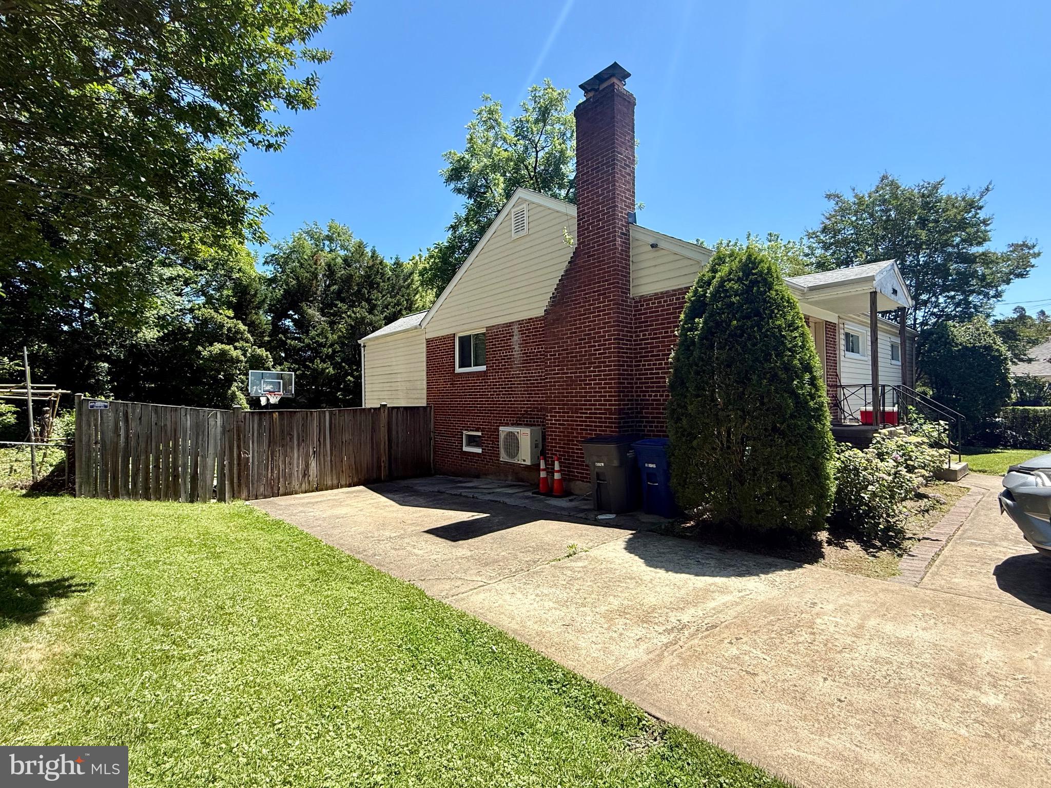 BROYHILL CREST - Residential